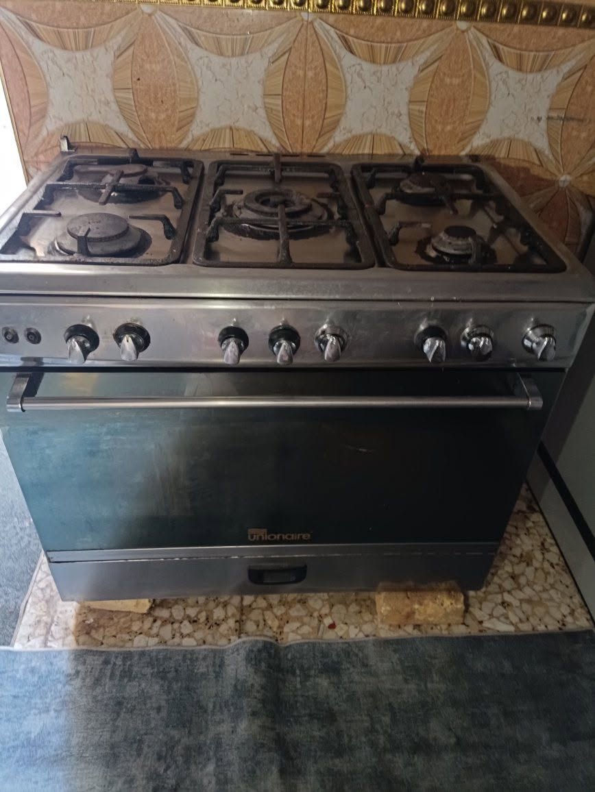 السلام عليكم للبيع طباخ خمس عيون شغاله حتى الفرن شغال السعر 125 وبيه مجال للاتصال *********** بيه واتساب المكان كوفه حي ميسان

