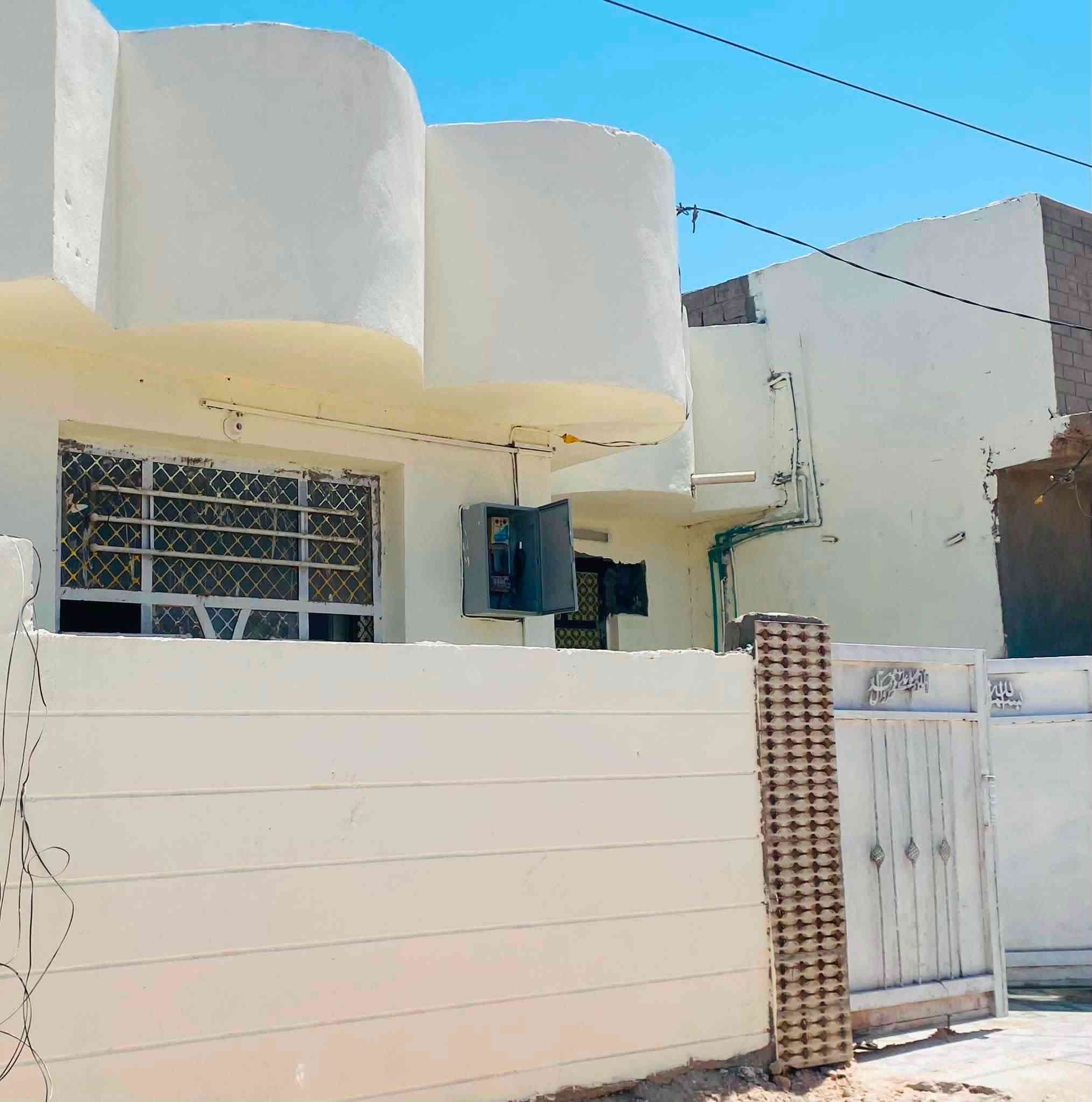 سلام عليكم بيت اصلاح زراعي كامل بيت كل نقص ما بي غرفتين وصاله ومطبخ ستقبال صحيات خرجيه وداخليه ممر داير البيت بيت كله مطبك بيت مرتب بس اتخلي غراضك بابل ابو خستاوي جورين ذهب قريب شارع حله كربلاء السعر 35 الستفسار مراسلت الصفحه ونتصال ***********
