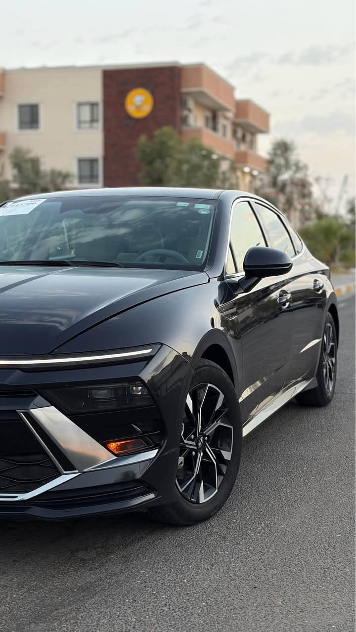 🚘 للبيع | هيونداي_سوناتا موديل 2025 🇺🇸

* وارد أمريكي.
* الممشى: 28mi.
* محرك 2.5 لتر.
* جير أوتوماتيك 8 سرعات.
* شاشة مزدوجة 12.3 بوصة.
* عدادات رقمية.
* مقاعد مخمل اوف وايت .
* تدفئة للمقاعد الأمامية.
* تشغيل بالبصمة.
* Apple CarPlay وAndroid Auto.
* مكيف أوتوماتيك ثنائي المناطق.
* كاميرا خلفية.
* مثبت سرعة.
* المحافظة على المسار.
* مراقبة النقطة العمياء.
* جنوط ألمنيوم.

ملاحظة: السيارة بدون صبغ فقط بارد 
رقم اربيل باسم شركة نور البصرة 
تريد تحويل تريد وكالة 

💰 السعر: (197)
📞 للاستفسار: ***********
مكانهه بصرة مدينة الامل 🏢 البصرة, العراق

نص مكتوب في الصور:
- أنت 2:18، 2026/1/26 م