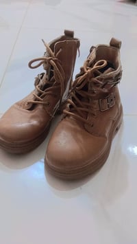 للبيع • ملابس
