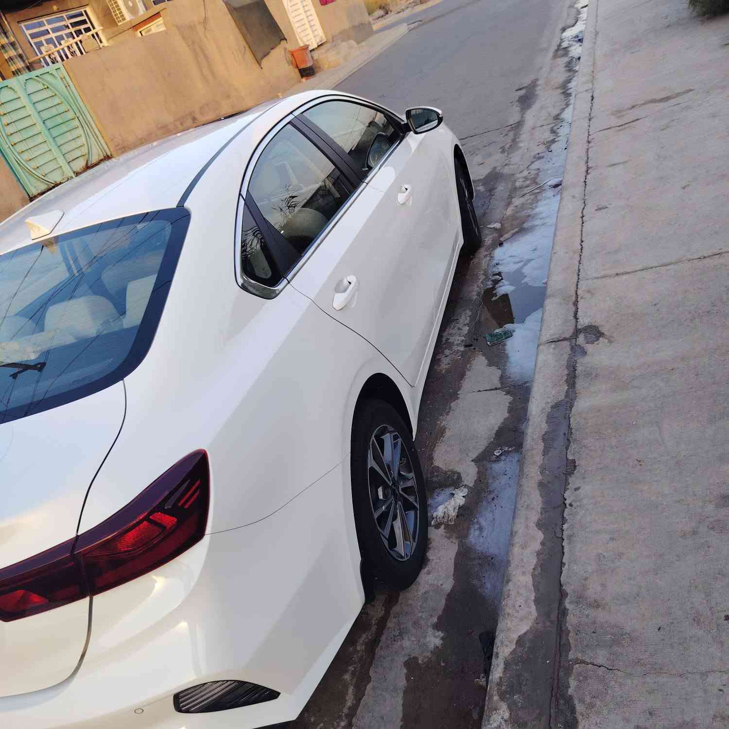 سيراتو خليجي موديل ٢٣ ماشية ٤٠ الف حقيقي اني صاحب مطعم أو مامستخدمة بيها بارد بسيط سيارة جديدة حيل  سيارة فول مواصفات فتحة مكينة ٢٠٠٠ تحكمات مكانها واسط الصويرة السعر المطلوب ١٨٠ لتواصل ***********
