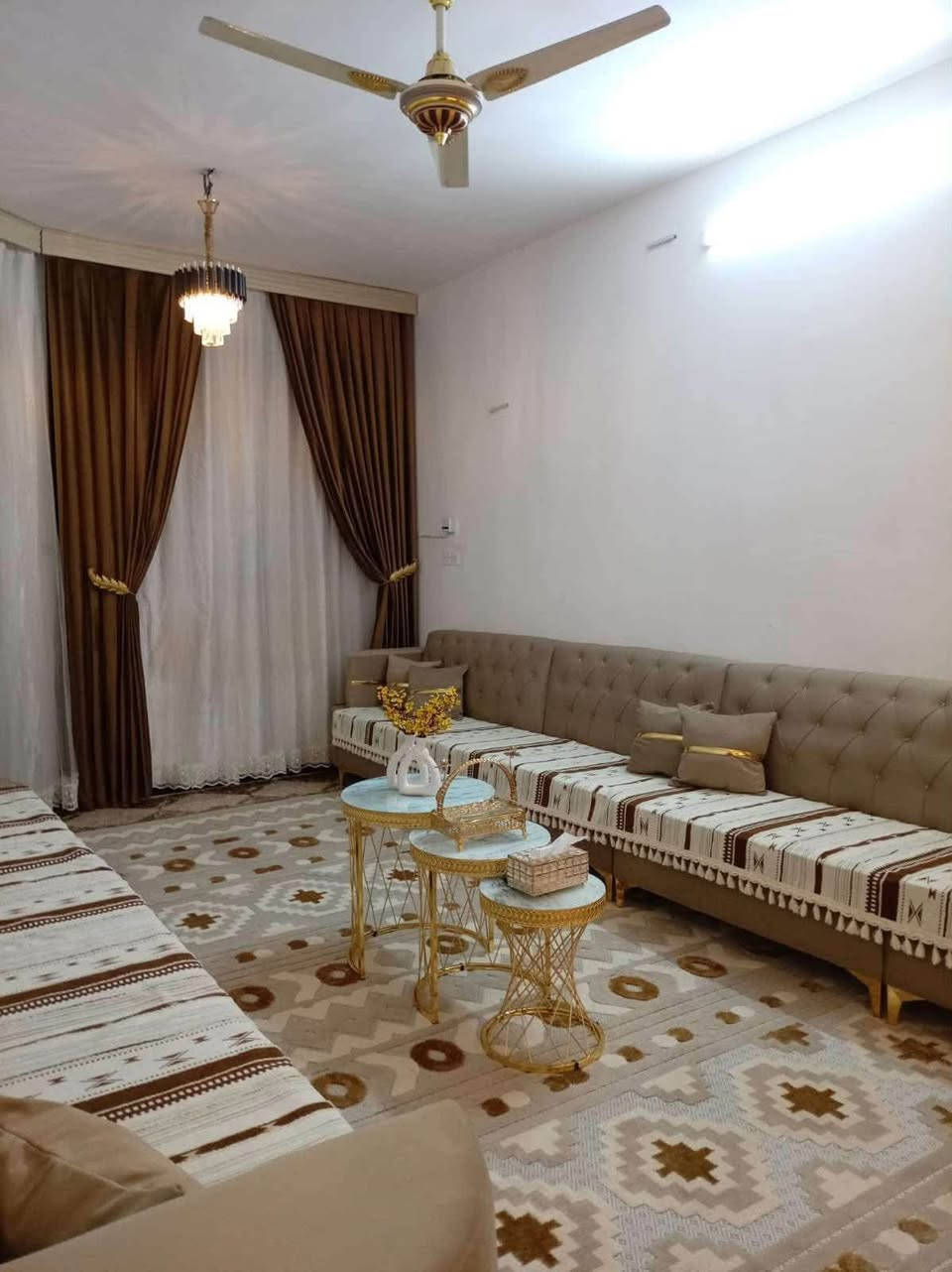 السلام عليكم بيت البيع في بغداد الحسينية مال راشديه مساحه 150 متر موقعة كلش حلوو بالساهرون بصف ارض الأحلام خلف سنتر الوادي  البيت عالي على شارع سكف عالي اكثر من 3 أمتار 
غير متواجد على فيس
 اتصال أو واتساب ***********

