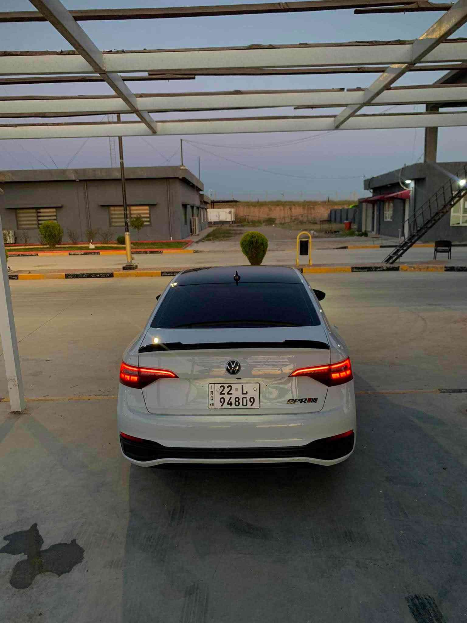 Volkswagen jetta 2023 s 
3VWAM7BU1PM006346 رقم شاصي 
كوردى///عربي 

ملاحظة : كير عادي 
المواصفات: فئة S 🔺
المميزات:
بصمة تشغيل
شاشة عدادات إلكترونية (جيج ديجيتال)
حسّاسات دائرية 360 درجة
شاشة وسطية
جير عادي (ناقل حركة يدوي)
نظام قيادة اقتصادي (Eco)
إضاءة LED مع عدسات وزينون 🔹
المحرك: 1.5 توربو 🚀
الحالة والبدي: قطعتان وجزء صغير من البونيت (غطاء المحرك) بها بويا (رش)، بدون أي دواخل أو ضرر في الهيكل الأساسي.
الأمان: الأرباج (الوسائد الهوائية) مفتوحة ☄️
الضمان: الجير، المحرك، التوربو، الرادياتير، والحمايات بحالة ممتازة وعلى الشرط 💥
مكان سيارة كركوك 
***********
جیتا مۆدیل 2023 ❄️

تێبینی گێڕ عادیە❗️❗️❗️❗️

مواسفات S🔺

بریک بەسمە ـ گیچ ئلکترۆنی ـ 360 دەرجە حاسە

شاشە وەسەت ـ گیر عادی ـ Eco - لایت لئد و عدەس و زینۆن ـ گیر عادی ـ🔹

مەکینە 15 Torbo 🚀

۲ پارچەو و پەلەیک لەبۆنیتەکەی  بۆیاخە بێ ناو گرتن

پەرشوت سیستەم کراوە ☄️

گیر و مەکینە و تۆربۆ رادیتەر و حماوەی بەشەرت💥
شوێن کەرکوک 
*********** أربيل, العراق
