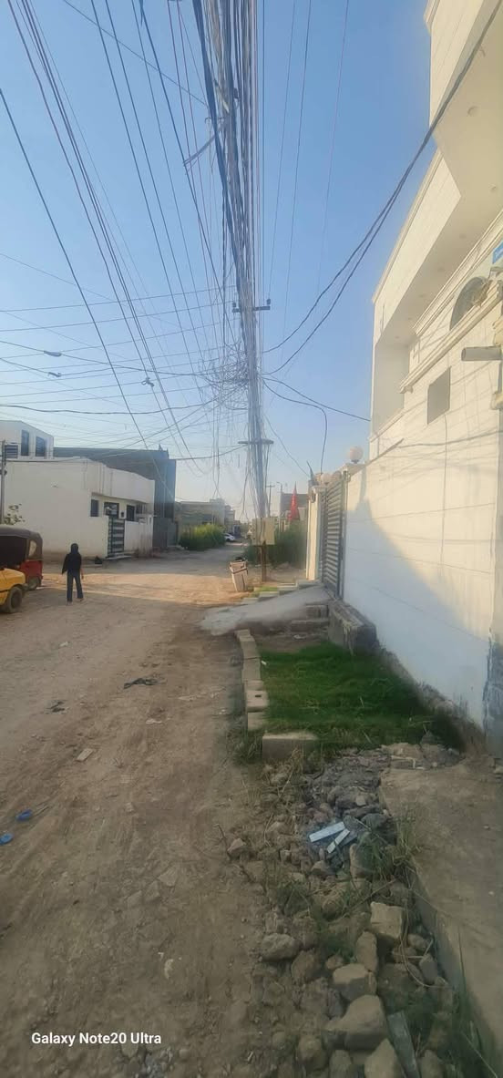 السلام عليكم اخوان بيت مساحه ١٠٠متر ٥*٢٠ بناء حديث طابوگ متكون من غرفه وحمام وصاله مفتوحه ع المطبخ ومنور واستقبال وبياونه واستاره  وصحيات جاهز للسكن  عنوانه بباب الحارة الزراعي الشارع الرئيسي خدمات موجوده  المحوله بالباب وكابينة المولد ايضا بالباب والمي جدا قوي يصعد بدون ماطور  معروض ب٦٥ وبي مجال بسيط ***********
