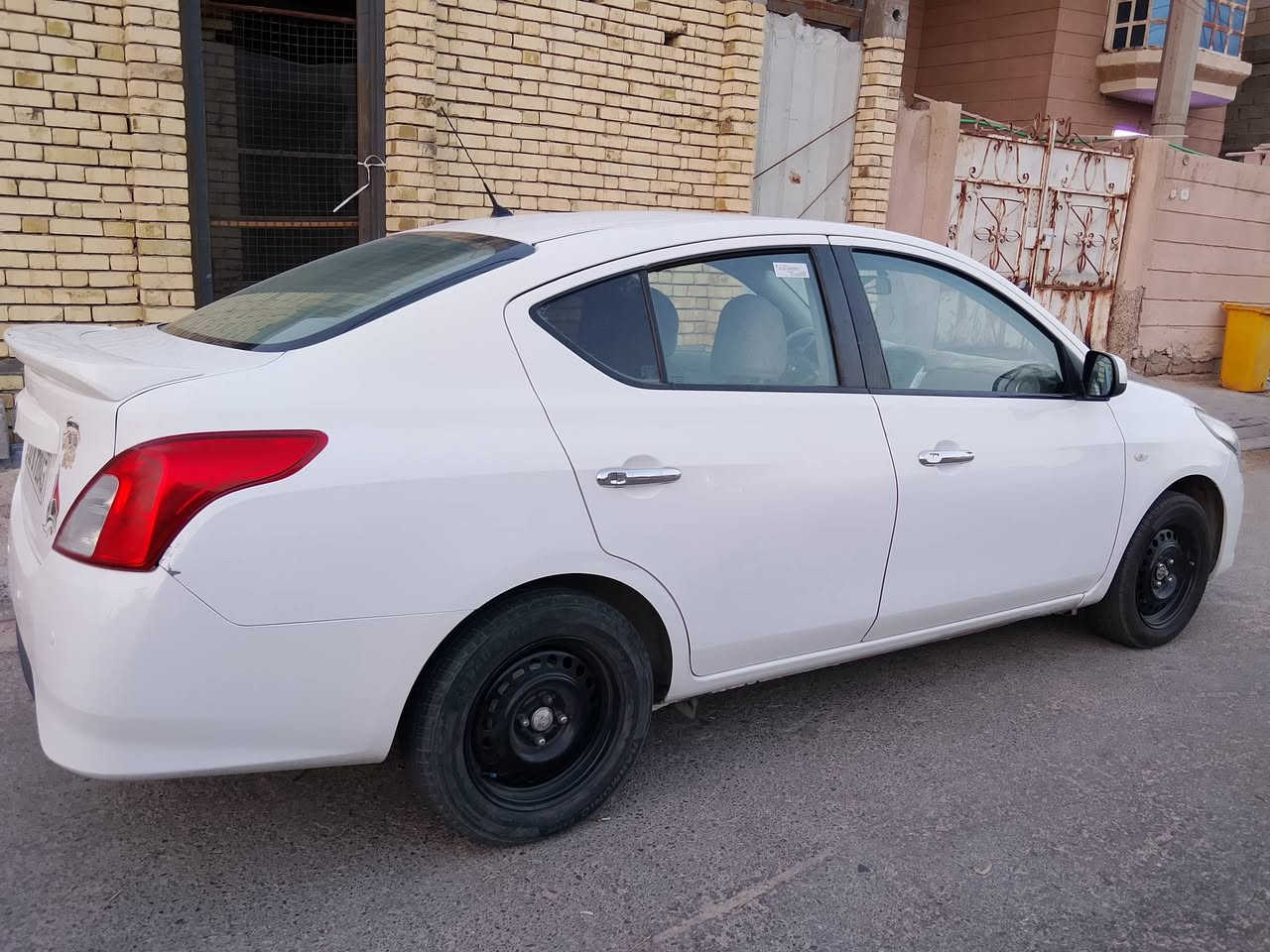 السلام عليكم نيسان سني هندي. موديل 22 .مبدل بيه جاملخ وبيه بارب بلبنيد شبر . وكيل محركه . وحداديه كلتله. وباقه شوفت العين سعره 98 ر.رقم ***********
