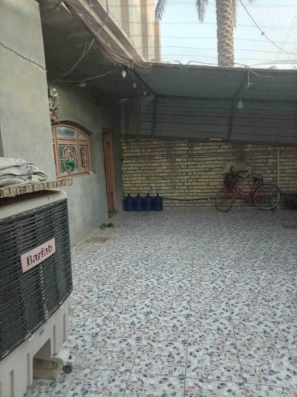 🏡 بيت زراعي للبيع – سند 25
📍 الموقع: حي المعلمين الثالثة – خلف السكة
📐 المساحة: 300 م²
📏 الأبعاد: 15 × 20 متر
📍 ركن وعلى شوارع عريضة

🏠 مواصفات البيت:
🔹 يتكون من طابقين
🔹 بناء من الطابوق والمسـلح
🔹 سقف الطابق الأول والثاني شيلمان
🔸 الطابق الأول:
• غرفة نوم
• استقبال
• صالة
• مطبخ
• مجمع صحيات داخلية وخارجية
• كراج سيارات كبير
• حديقة أمامية
• حديقة جانبية
• ممر جانبي بعرض متر بطول البيت

🔸 الطابق الثاني:
• غرفتين نوم
• صالة
• مخزن

🔸 إضافات:
✅ يحتوي على سطحين
✅ موقع مميز وهادئ
✅ مناسب للسكن العائلي
✅ قريب من الخدمات

📞 للاستفسار والمعاينة:
***********

🏡 مكتب عقار أهالي المسيب
📍 حي المعلمين الثالثة – قرب جامع محمد الجواد.

