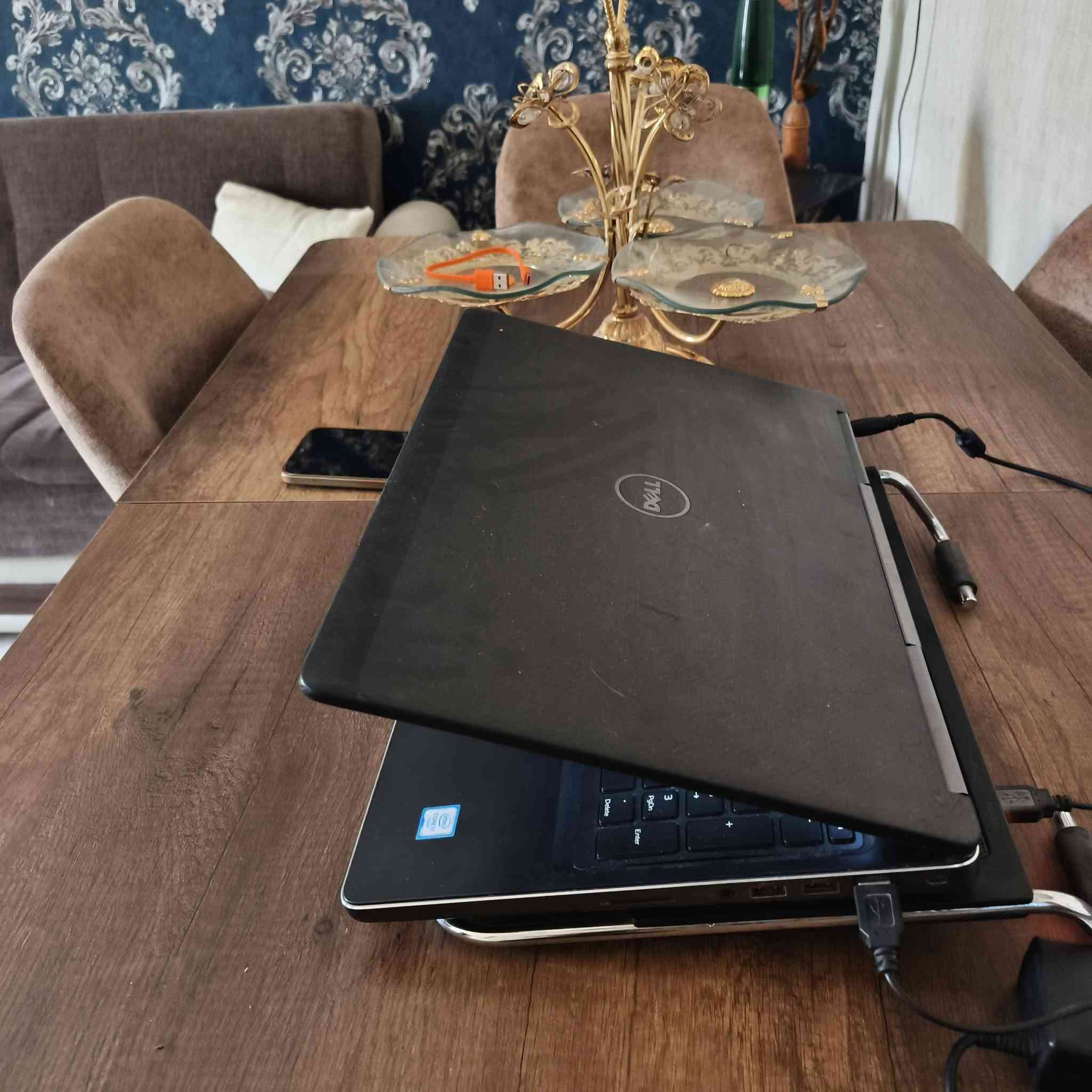 💻 Dell Precision 7520 للبيع
لابتوب من فئة الورك ستيشن (Workstation) القوية والمخصصة للأعمال الشاقة والتصميم والألعاب.
🔹 المواصفات:
 * المعالج: Intel Core i7-6820HQ
 * الرام: 16GB
 * كرت الشاشة المنفصل: NVIDIA Quadro M1200 بسعة 4GB VRAM فعلي
 * كرت الشاشة المدمج: Intel HD Graphics 530
 * النظام: Windows 10 Pro 64-bit
🔹 ممتاز لـ:
برامج الهندسة والتصميم (AutoCAD, Photoshop, Premiere)، الأعمال الشاقة، والألعاب.
ملحقات: ماوس + شاحنه
📍 المكان: بغداد ابو غريب
📞 للتواصل:[***********]
💰 السعر: [450,000] بي مجال للطيبين
