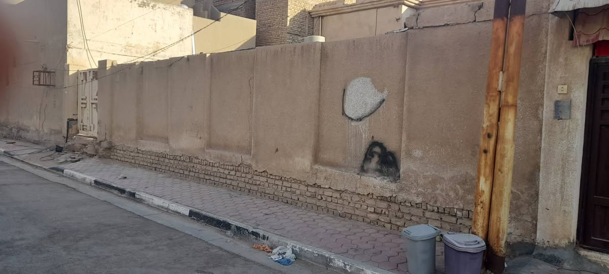 بيت للبيع حي  ملحق التعاون 
نصف الركن مساحه
٣٠٠م  بناء قديم 
الواجهة ١٥
نزال ٢٠ م
ينباع كله او نص 
من العقار
الاستفسار 
***********
