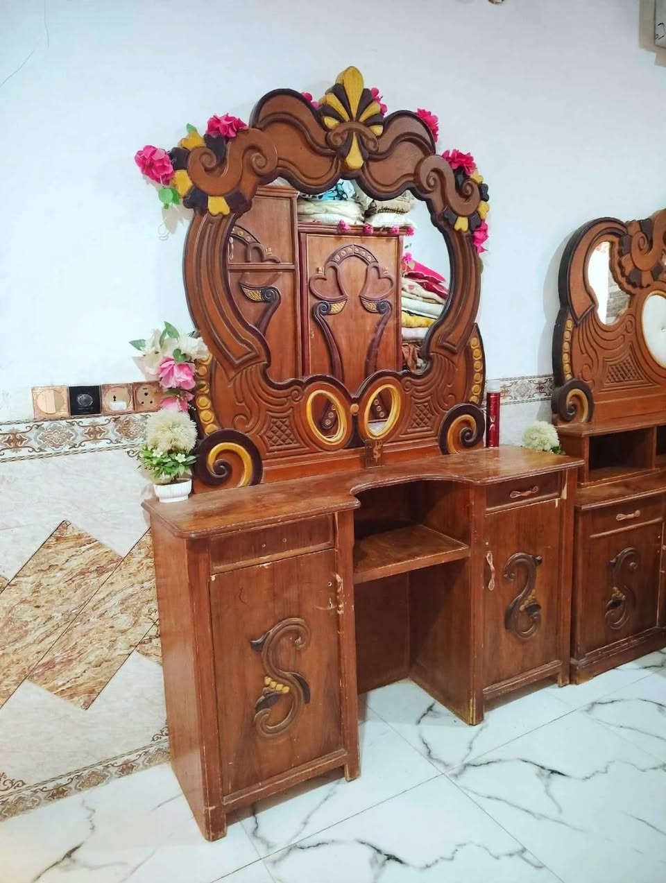 غرفة جبيرة • خشب عراقي • تحتاج تلميع