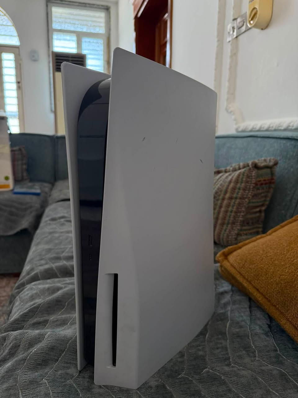 بلي فايف مستخدم نظيف 
الجهاز جديد وياه قرص ريد ديد قابل للتهكير بس ممهكر الجهاز 
السعر 850 وبيه مجال 
***********
