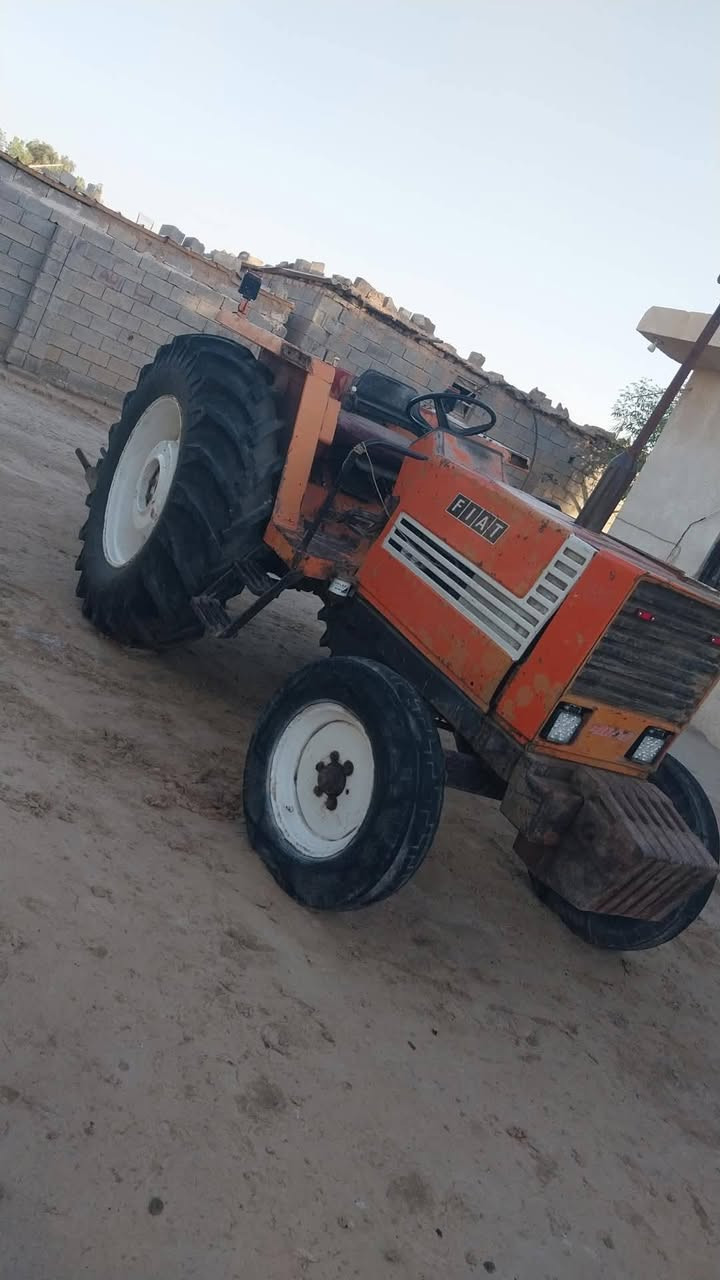 السلام عليكم  مكينه فيات تك  780 موديل ٨٢ محرك مكفول كير وهيدوليك واكسل بعده علا وضع الشركه  مكينه قطره صبغ مابيها بلاديه  تجي تفحص وعل الكراب  ***********السعر ١٠ مليون وبيها مجال
