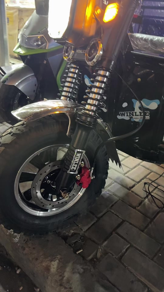 حياكم الله زبائن معرض أبو يوسف للدراجات الكهربائية 🔥 بفضل من رب العالمين ❤️ توفرت لدينا الستوتات الكهربائية الكبيرة والصغيرة وبجميع الأحجام، حتى نوفّر للزبون الخيار اللي يناسبه 💪⚡ 🛵 مواصفات الستوتة: 🔋 بطارية 45 أمبير 📍 مدى قيادة حقيقي من 75 إلى 85 كم حسب الاستخدام 🛑 دسك أمامي 💪 بنزات خلفية 🛞 ويل 12 📦 ويلكب أمامي + ويلكب خلفي 💡 دبل إشارة 🔥 تصميم قوي ومميز 🚨 دراجة عملية، قوية ومناسبة للاستخدام اليومي! 📲 للحجز والاستفسار: *********** أو *********** 📍 العنوان: الاعظميه – شارع 20 – قرب جامعة النشمية 🔥 لا تفوّت الفرصة، حياكم الله وتنورونا بمعرض أبو يوسف للدراجات الكهربائية ❤️‍�
