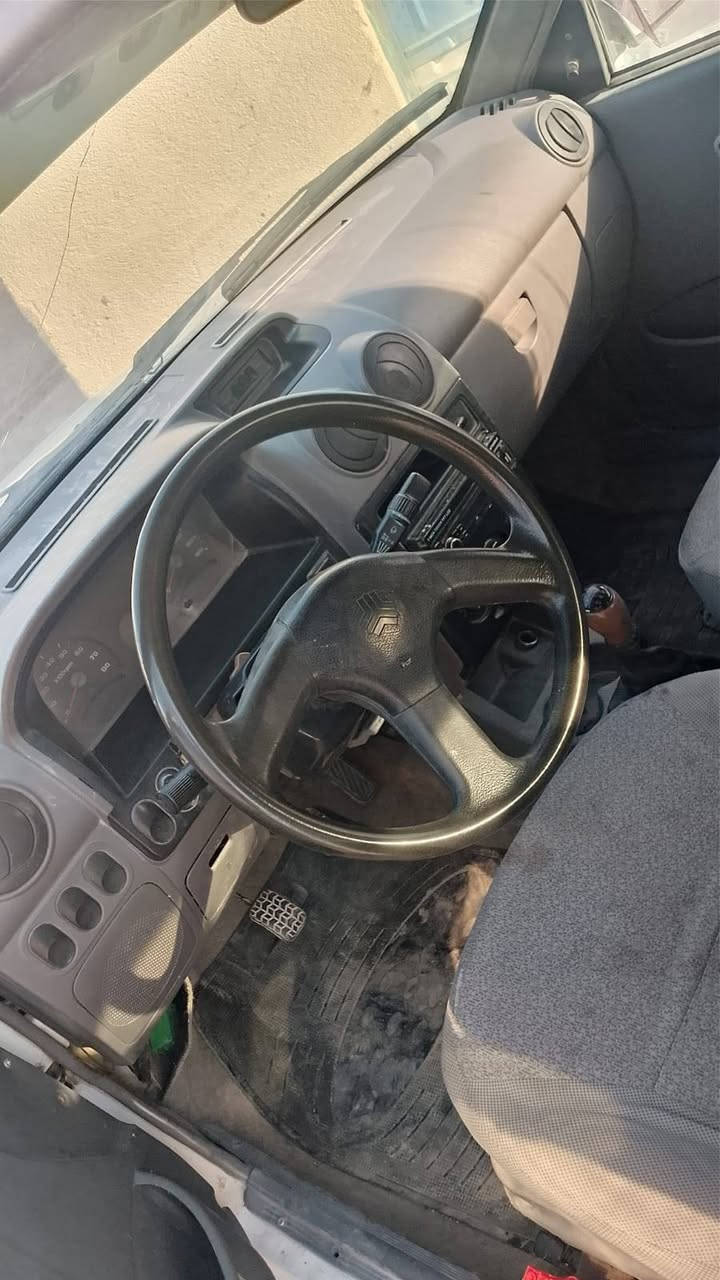 سلام وعليكم مديل14 راعيه بل بصره كير يفلت الرابع محرك حلو تبريد دخم تاير توه شاده سيارحلوه مال واحد يعيش بيه مكانه الزبير متواجد وتساب ***********سعر 27بيه مجال قليل
