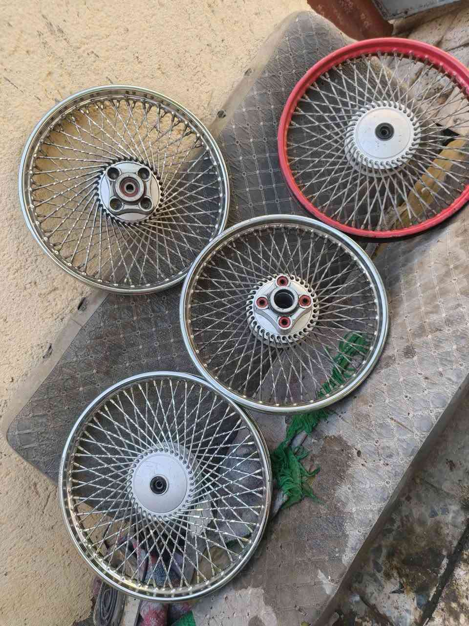 سلام عليكم وياله البيع 4 ثنين امامي وثنين خلفي بيهن زوج قبل شهر شديناهن وشراي بي خير ويدلل وهذه رقمي***********
