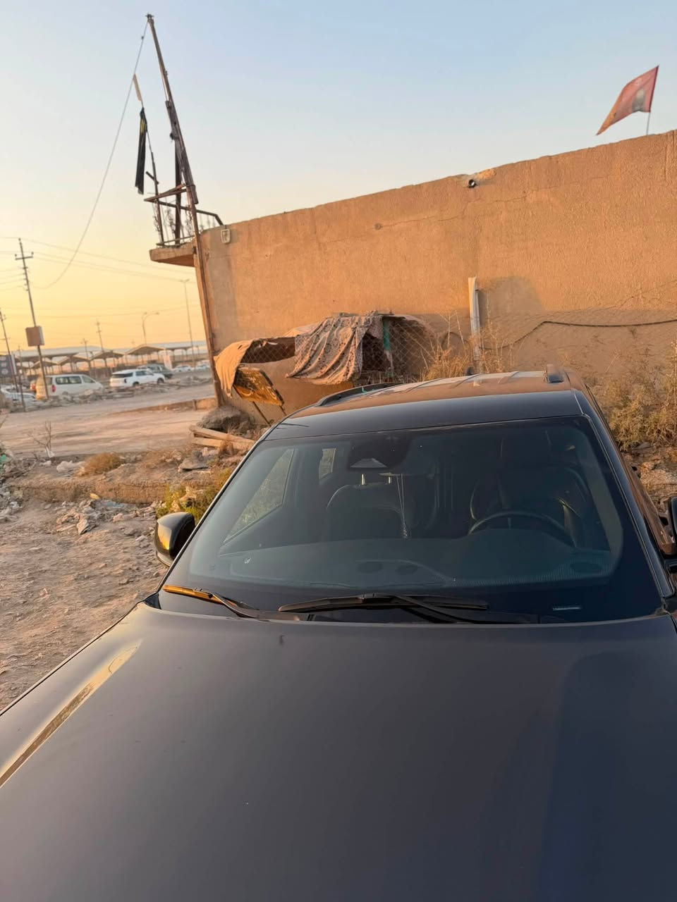 موديل 2023 حادثها جاملغ وبنيد  وجاملغ ملاون وهنا صار بيه باب وجاملغ خلفي الشاصي الايسر بي تصليح والباقي كفاله كير مكينه حداديه  كله جديدتبريد خير من الله معروضه ب195 وبيه مجال بسيط مكان السياره حله شارع الجمعيه 
للتواصل:***********
