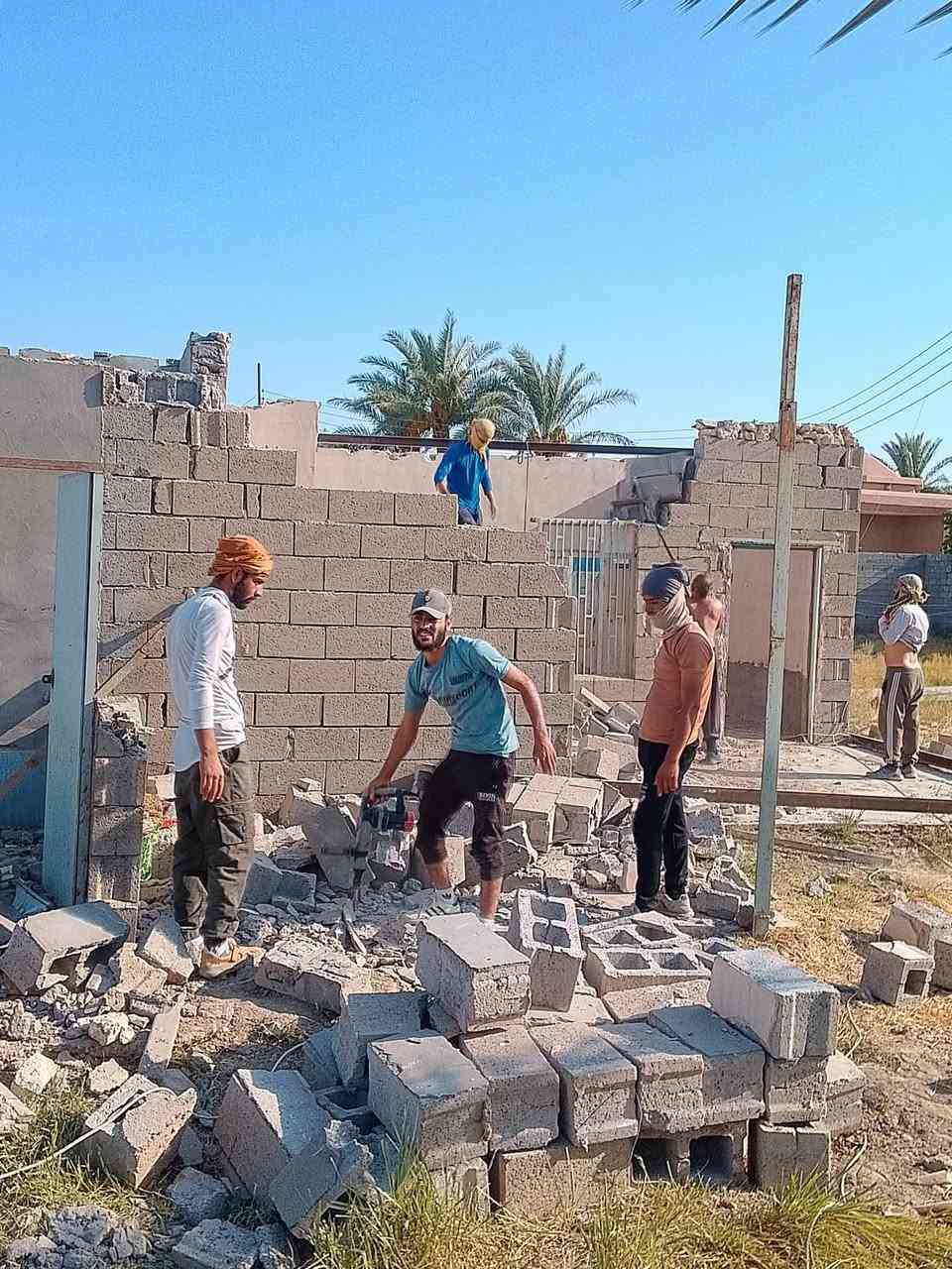 سلام عليكم  / يوجد كادر عمل جاهز/ تصعيد مواد/ تنضيف بيوت/ تفليش/ تكشيط/ تنضيف حدائق/ دفن نهري  / شقلنه ليل ونهار   /ومعداتنه جاهز/ ماعليك بس تصال على رقم  /     ***********
