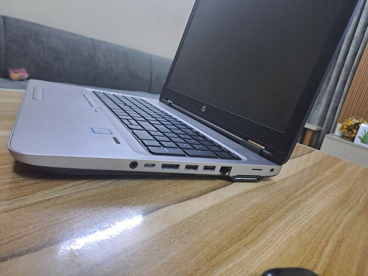 💻 HP PROBOOK 650 G2
نظافة فوق 90%  ... مناسب للألعاب 🕹

🔹 CPU: Intel Core i5 – الجيل السادس
🔹 RAM: 8GB
🔹 Storage: SSD 256GB ⚡
🔹 VGA: AMD خارجي 2GB 🎮
🔹 Screen: 15.6" FHD 🖥️
🔹️مشغل اقراص DVD-RW 
✨ جهاز عملي ومناسب للدراسة، العمل، البرامج المكتبية والاستخدام اليومي.
#السعر  280 الف 💸💰➡️➡️➡️
للتواصل 
WhatsApp📱
***********
