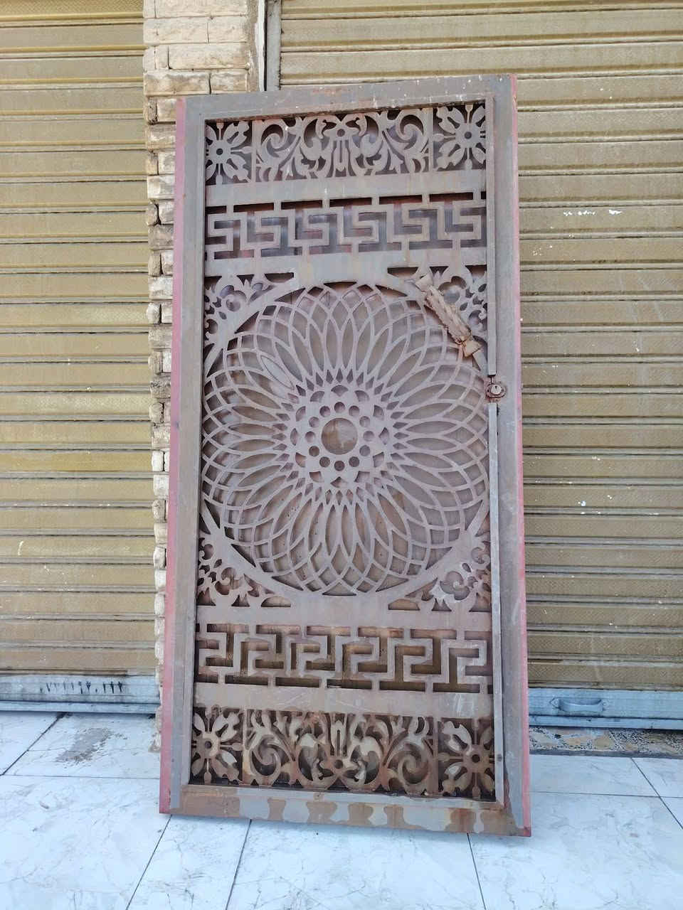 سلام عليكم شباب باب حديد تكمة اخو الجديد عوزة بس صبغ طلاقتين مكاني مدينةالصدر***********واتساب خاص
