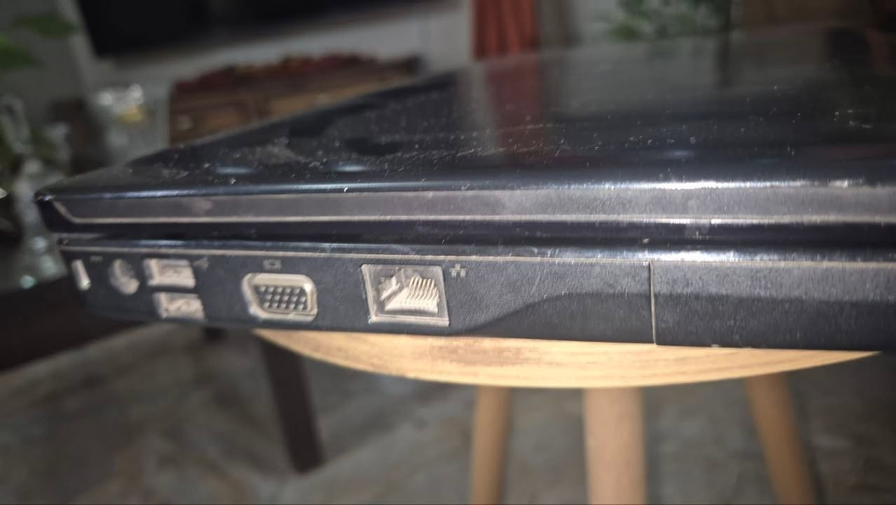 لابتوب Dell قديم للبيع – 25 ألف دينار

• الرام: 2GB
• المعالج: Intel Core 2 Duo
• الهارد: 320GB
• النظام: Windows 7
• مناسب للتصفح وبرامج Office 2010 والاستخدامات الخفيفة
• يأتي مع الشاحن

الملاحظات:
البطارية لا تعمل، وإذا ينفصل الشاحن ينطفئ الجهاز.
الكيبورد أحياناً يعلّك، ويحتاج تنظيف أو تبديل حسب الفحص.

💰 السعر: 25,000 دينار
📍 المكان: بغداد – شقق حي السلام (صدام سابقاً)
📞 للتواصل: ***********
❌ لا يوجد توصيل
