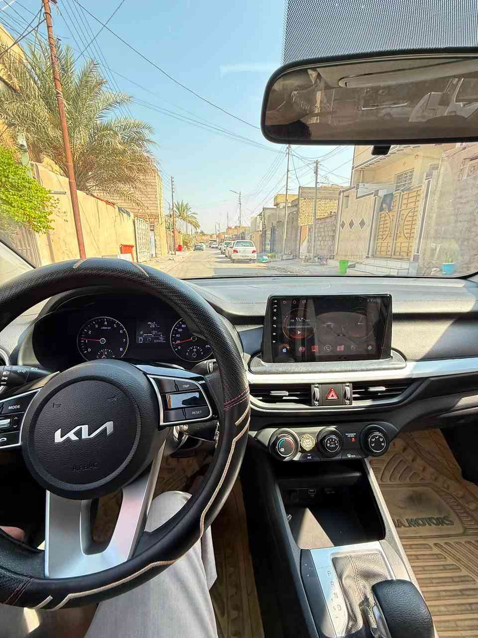السلام عليكم
كيا سيراتو 2023 مكينة 2000 
السيارة نص فول لد نهاري ليلي 
ويل كب شاشة بلادي 
كامرة وحساس 
تحكم استيرن  
وباقي المواصفات المعروفة 
السيارة كفالة عامة عدا 5 رصعات صغيرات مينشافن بس بالسونار وتكحيل بالدوسة 
السونار مرفق مع الصور 
السعر 155
*********** مكان السيارة كربلاء
