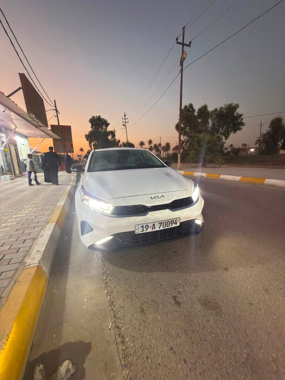 سيراتو 23 خليجي فول ماشية 76 مكفولة ماعدا مكانين بارد بسيط بيها رقم كربلاء ب أسمي تحويل ثاني يوم مكينة  2.0 دوش 
سيارة جديدة ماخذها ع ايدي زيرو سعرها 168 وبيها مجال بسيط ***********
