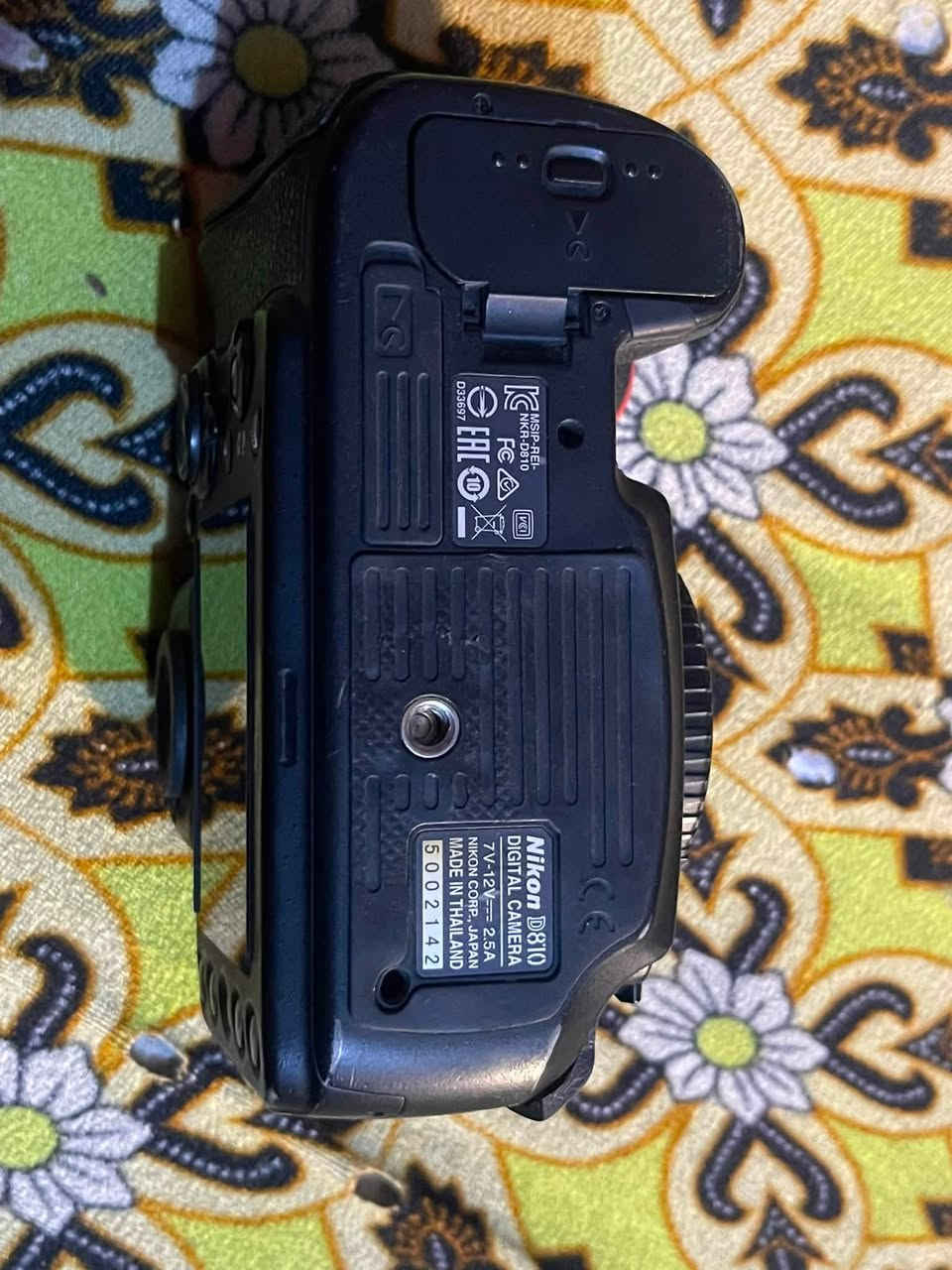 نيكون ٨١٠ نضافه كدامك واضحه شتر ٥٣k سعره ٩٠٠ ملحقاته الاصليه فقط يعني 
١ شاحنه 
٢ بطاريه 
٣ حزام كتف 
٤ عدسه ٥٠ ملم 
للتصال ***********
بابل كفل
