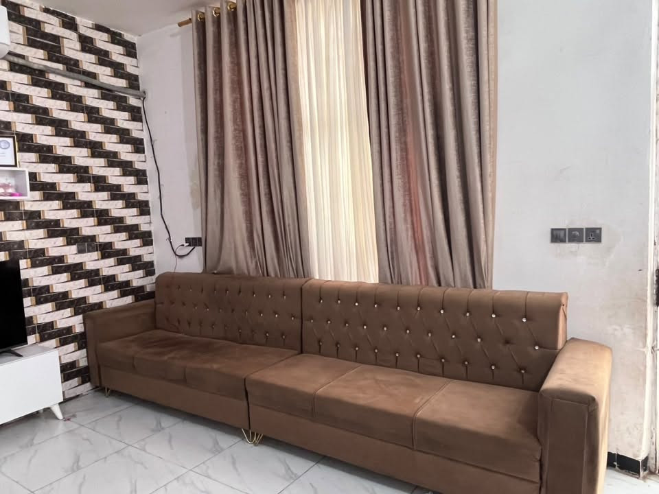 ديوان ١٧ مقعد • ديوان أبيض ١٠ مقاعد • ٦ كوشات جديد
