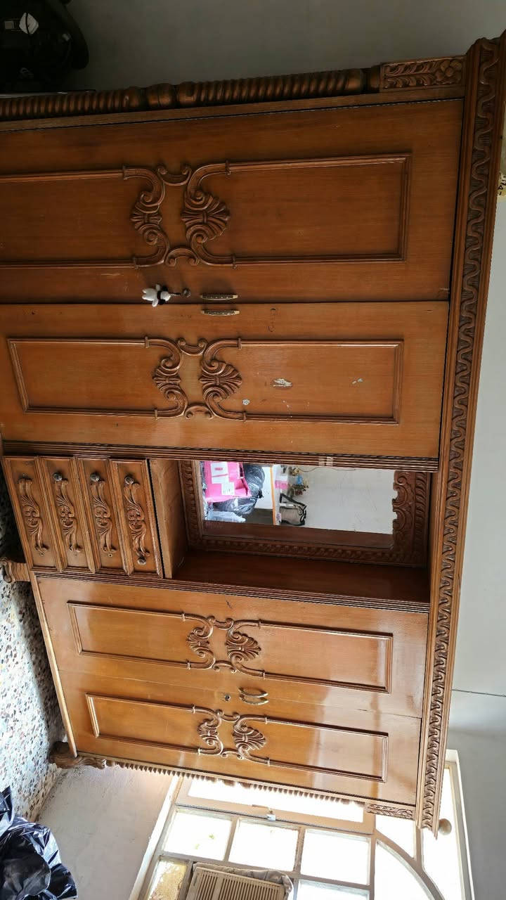سلام عليكم، متوفر كنتور خشب صاج للبيع، عدد البيبان 4، جرارات4، باب بالنص وحده هي باب وهي مرايه، كنتور خشب تسكام اهل قبل تكمه قوي نظيف، ماسنجر وهذا رقمي للاتصال
***********
