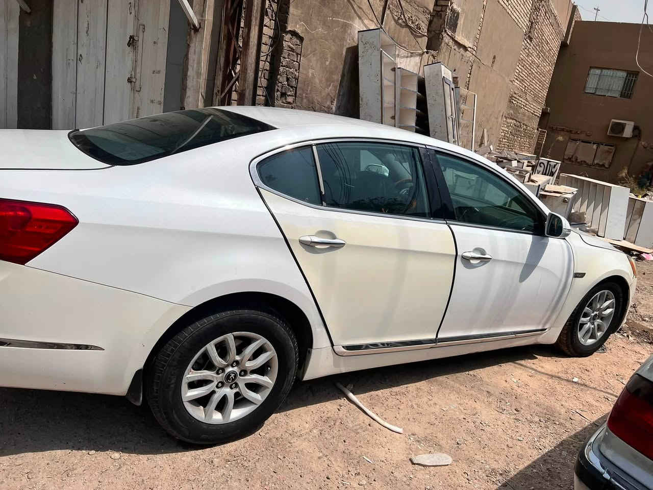 السلام عليكم كيا كادنزه للبيع تخم تاير حداديه جديده محرك 2700   6سلندر السياره جاهزه خير من الله بيهة فقط صبغ قطعتين مثل ما موضح بالصوره  تحويل مباشر رايدهة 100 او مراوس مكاني بغداد الامين الثانيه ***********
