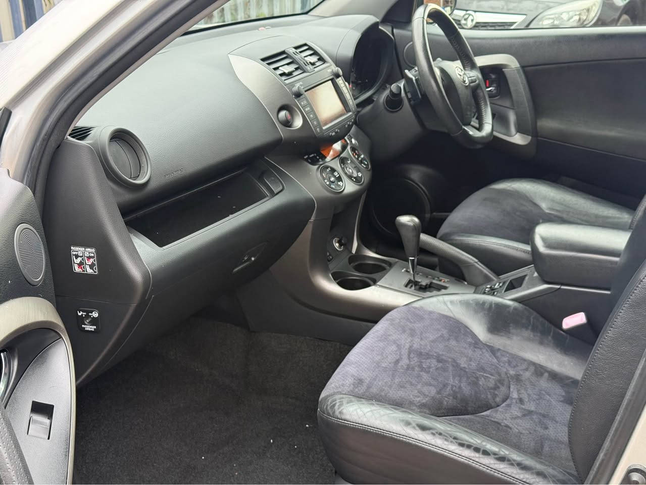 2011TOYOTA RAV 4 2.2VVT-| XT-R 5DR AUTO
Model: RAV4 XTR 4x4 Automatic
Engine: 2.2 L diesel (ULEZ Compliant)
Transmission: Automatic
Mileage: 66k
Drive: 4-Wheel Drive
Recent Maintenance & Upgrades
Full service recently completed
All 4 new Michelin tyres fitted
New radiator installed
New battery
Expires: 17 Aug 2027 • 364 days
Climate-controlled air conditioning
Electric sunroof
Spacious interior and generous boot space
Smooth and reliable automatic gearbox
Condition
The car drives beautifully - smooth, quality Location Livrpool
***********
£3995 Liverpool, Merseyside
