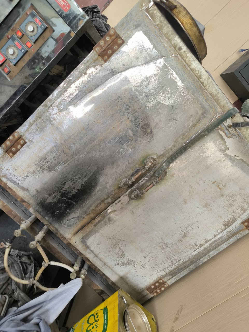 السلام عليكم فرني طبقي  شغال و عل فحص كل خانه تأخذ طاولين قياس ٤٠ في٦٠ يعني ٦ صواني يأخذ سعر مليون و ٢٠٠ + فرن غازي شغل سعر ٢٢٥
 المكان النجف رقم ‏‪***********‬‏
