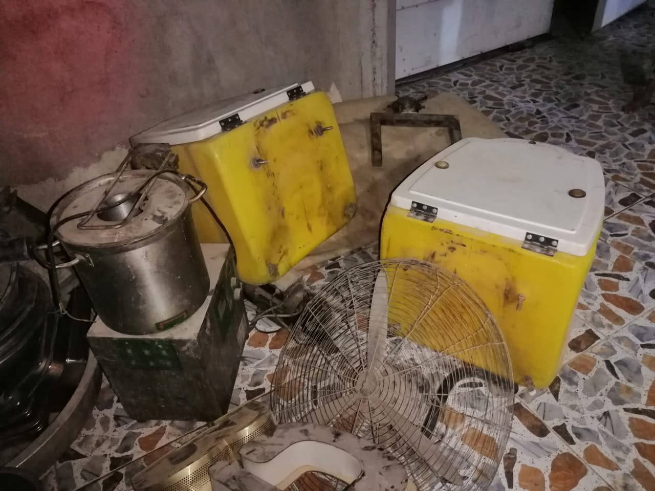 غراض البيع كلمن وسعره مناسب ***********
