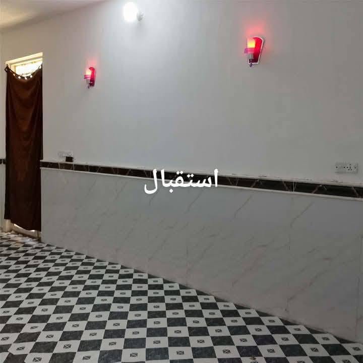 سلام عليكم
البيت البيع طابو صرف
قرب مدرسة المربد حي دجله
مساحه ((200)) متر 
يحتوي على استقبال وصاله 
ومطبخ وغرفتين نوم 
لبيت بناء جديد يحتاج بعض أمور 
اتصال بصاحب لبيت
((***********))

نص مكتوب في الصور:
- استقبال
- غرفة نوم ١
- غرفه ٢
- ستقبال
- منور
- ۲
- صاله
- توالیت