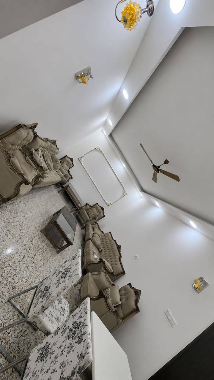 السلام عليكم يتوفر بيت للبيع مساحه 240متر طابقين طابو زراعي يدخل  اسمك سهم بلطابو البيت كلش حلو مرتب العنوان ابو الخصيب محواله الزهير سعر البيت 275وبي مجال قريب لشارع السايدين داخلي ***********
