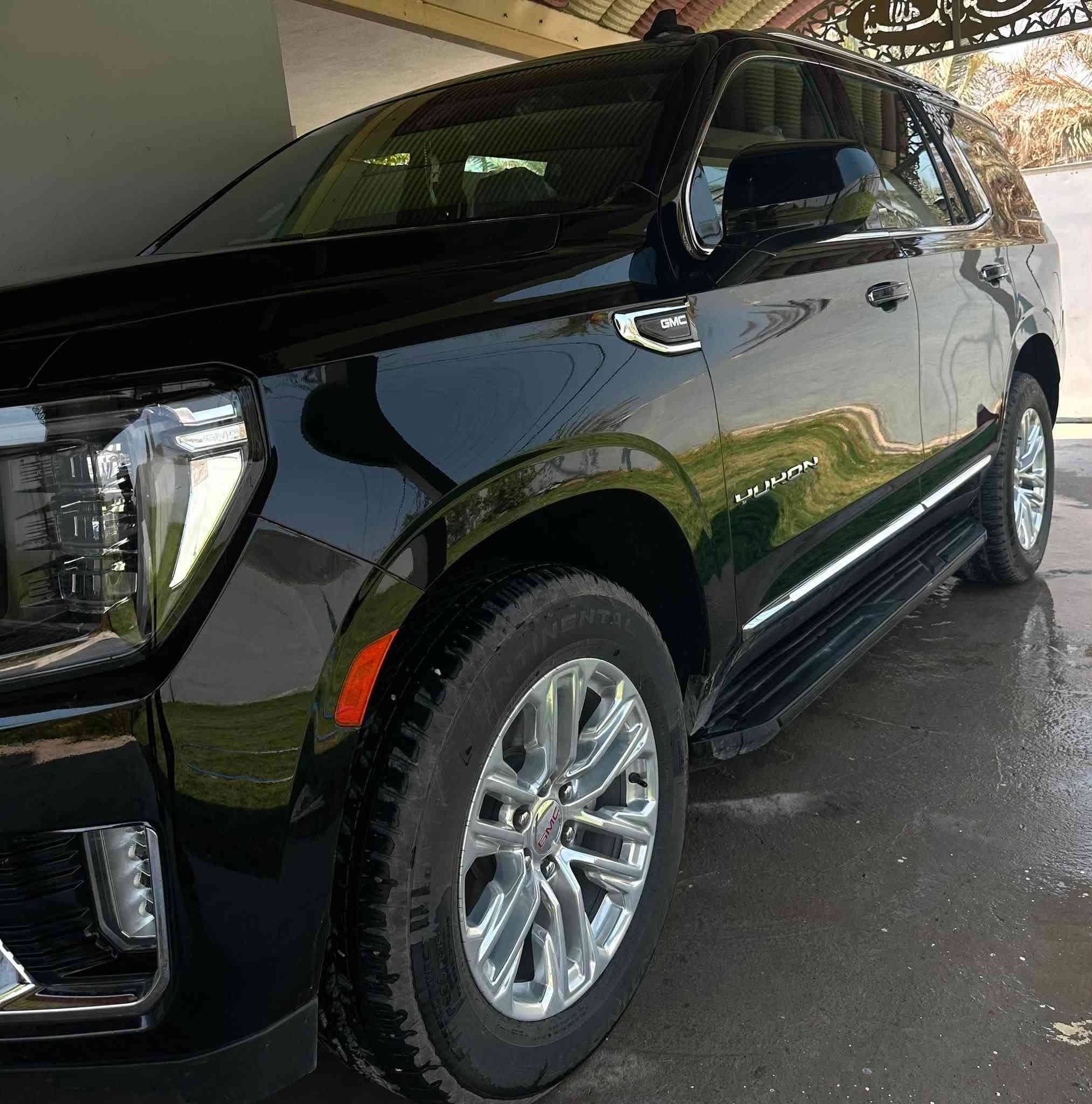 السلام عليكم 🫡
GMC يوگن 2024 
slt فول مواصفات 
المحرك v8 
ماشيه 30الف 
معروفه مواصفات 
الجمسي بعد سياره 
بحالت الوكاله بيهه 
رصعات 3حيل بسيطه 
يعني ابد ممبينه السياره 
جديده كلش السعر 490 
للاستفسار ***********
