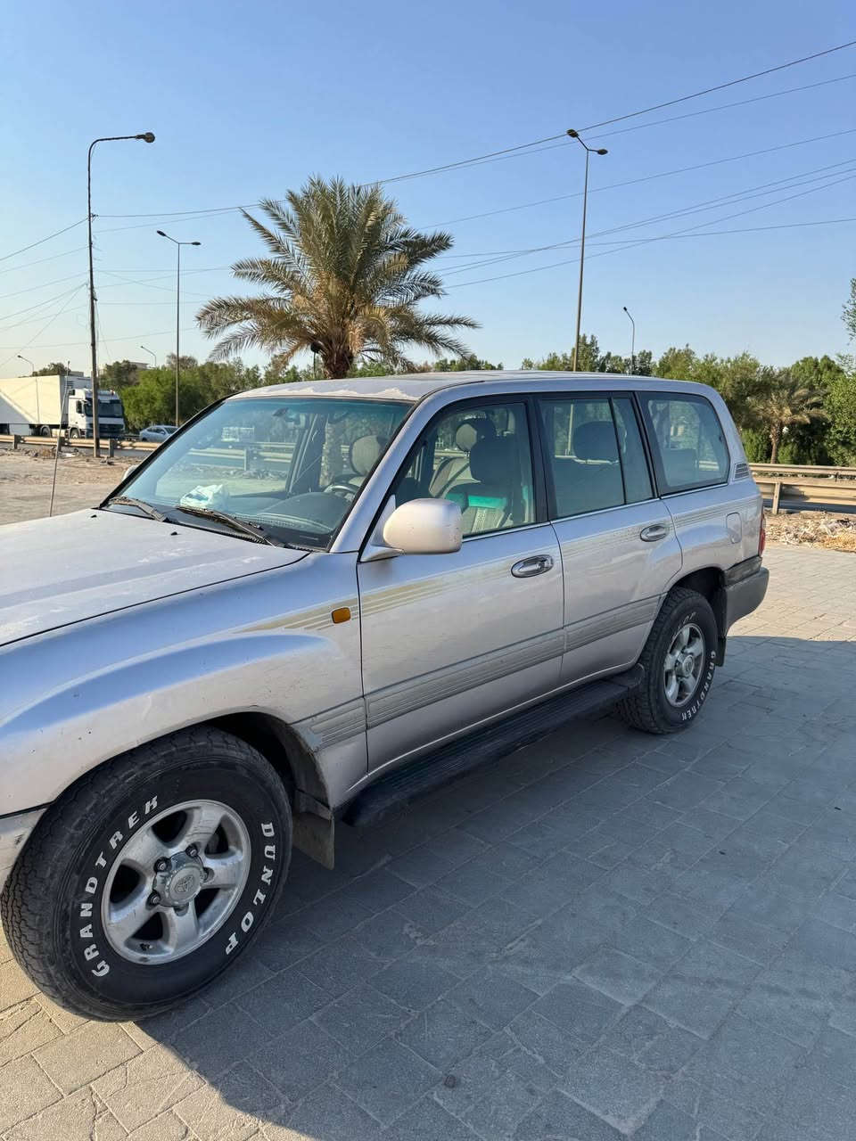 لاند كروز vxr موديل 2000

TOYOTA LAND CRUISER VXR V8 | 2000

فول مواصفات VXR

محرك V8 سعة 4.7 لتر

قير أوتوماتيك

دفع رباعي 4×4

مثبت سرعة

تكييف أمامي وخلفي

تحكم بالتكييف

مقاعد جلد

تحكم كهربائي بالمقاعد

نوافذ كهربائية

مرايا كهربائي

ريموت

فتحة سقف

شاشة

ABS

وسائد هوائية

جنوط ألمنيوم

7 مقاعد

باب خلفي مزدوج

سبير

مواصفات VXR 

سيارة بدون حادث او صبغ بلادية بيه شوية بارد وتكحيلات 

محرك كير مكفولات بيه نقوصات متكلف كلهن تخم تاير جديد باتري جديد سيارة متعبك ابد السيارة مال والد جانيه من موديلهة 

مكانهة بغداد كرادة /***********

بيع او مراوس 🤍 بغداد, العراق
