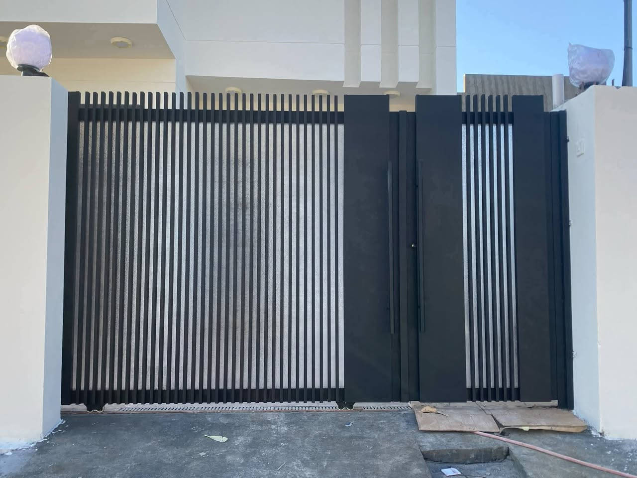 🔥 معمل حدادة المهندس  – شغل ثقة وإتقان 🔥
ننفذ جميع أعمال الحدادة بأحدث التصاميم العصرية والكلاسيكية 👌
✔ أبواب رئيسية حديثة وكلاسيك
✔ شبابيك حديد بأشكال مميزة
✔ أبواب قص ليزر حسب الطلب
✔ مضلات كراجات وسقائف كيسبان
✔ درابزين سلالم بأفخم التصاميم
💰 
شغلنا مضبوط 💪
أسعارنا منافسة 🔥
والتسليم بالوقت المحدد ✔
📍 الموقع: الديوانية
📞 للحجز والاستفسار راسلنا عالخاص أو اتصل الآن
***********7849002167
