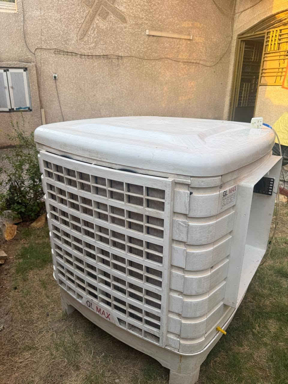 للبيع حجم٤ ونص وتحكم سرعه
واتر بم ٢
سعر ٣٠٠ وبيها مجال 
***********
