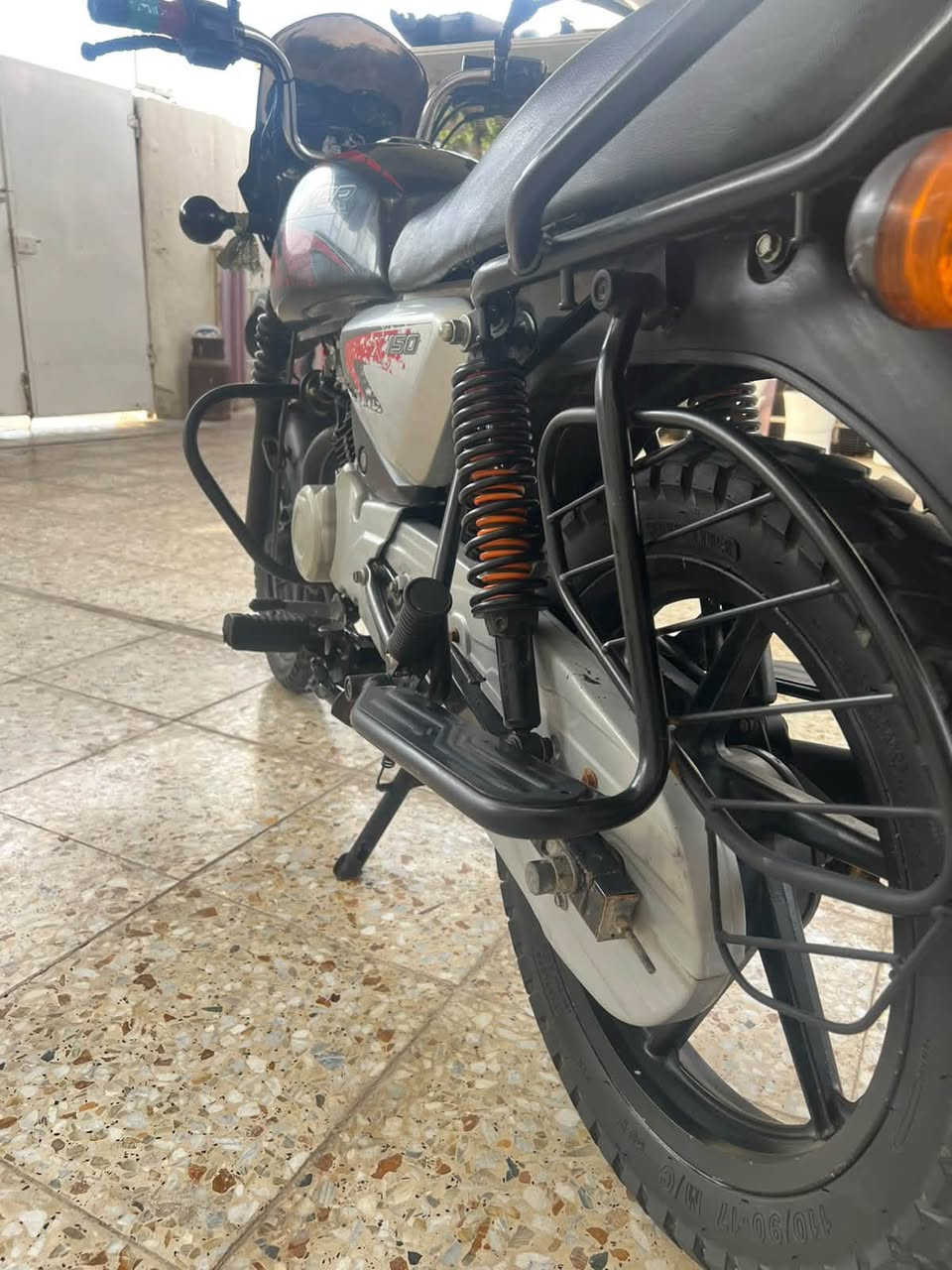 بوكسر مديل ٢٢ أوراق كامله الدراجه جديده ماشيه ٣٢ الف حقيقي الدراجه كلشي شغال سلف هندر نكره لادخان لا تنقيص مجفته جديده جديده يم شركه باجاج الدراجه كاتم بل مشي كيلي متر شغال 
السعر ١١٠٠ وبيعا مجال 
الاستفسار ***********
العنوان الشعب سبع قصور
