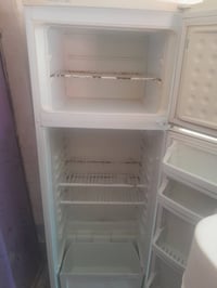 ثلاجة • للبيع