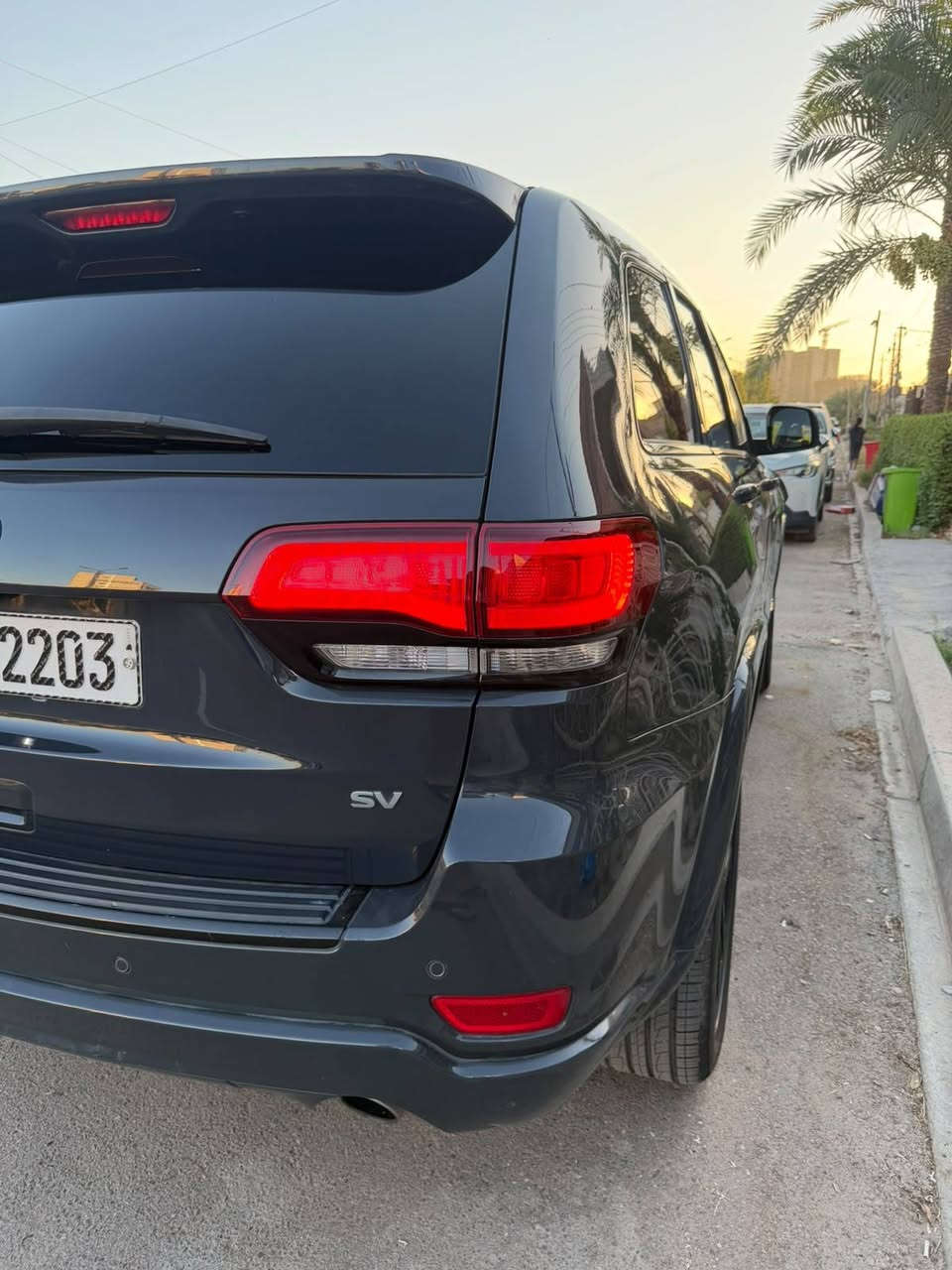 جيب شيروكي  .5 راكب بلاك توب
الموديل : 2018
المحرك : V6.  3.6L
السعر : 190 ورقه وبيه مجال 
العدد:٧٤ الف ميل
 
المواصفات :. 
* تحذير النقطة عمياء ⚠ .
* مرايا تعتيم ذاتي. 
* ويل قياس 20 انج .
* شاشه كبيرة . 
* نظام الخرائط (GPS) .
* المصابيح الأمامية زنون جديد.
* دخول ذكي. 
* بصمة. 
* تشغيل عن بعد .
* الصندوق الخلفيي كهربائي .
* مقعد السائق كهربائي.
* المقاعد الأمامية تدفئة .
* حساسات خلفية . 
* تدفئة ستيرن . 
* مانع تصادم خلفي .
* بلوتوث تلفون . 
* نظام التشغيل والاطفاء الاوتوماتيكي  
السيارة حادثها  امامي بنيد وصبغ جاملغات اماميه بدون حادث توحيد لون فقط بدون لغود بدون شاصي جديده مبيها اي نقص
* مانع تصادم خلفي .
* بلوتوث تلفون . 
* نظام التشغيل والاطفاء الاوتوماتيكي  

***********
