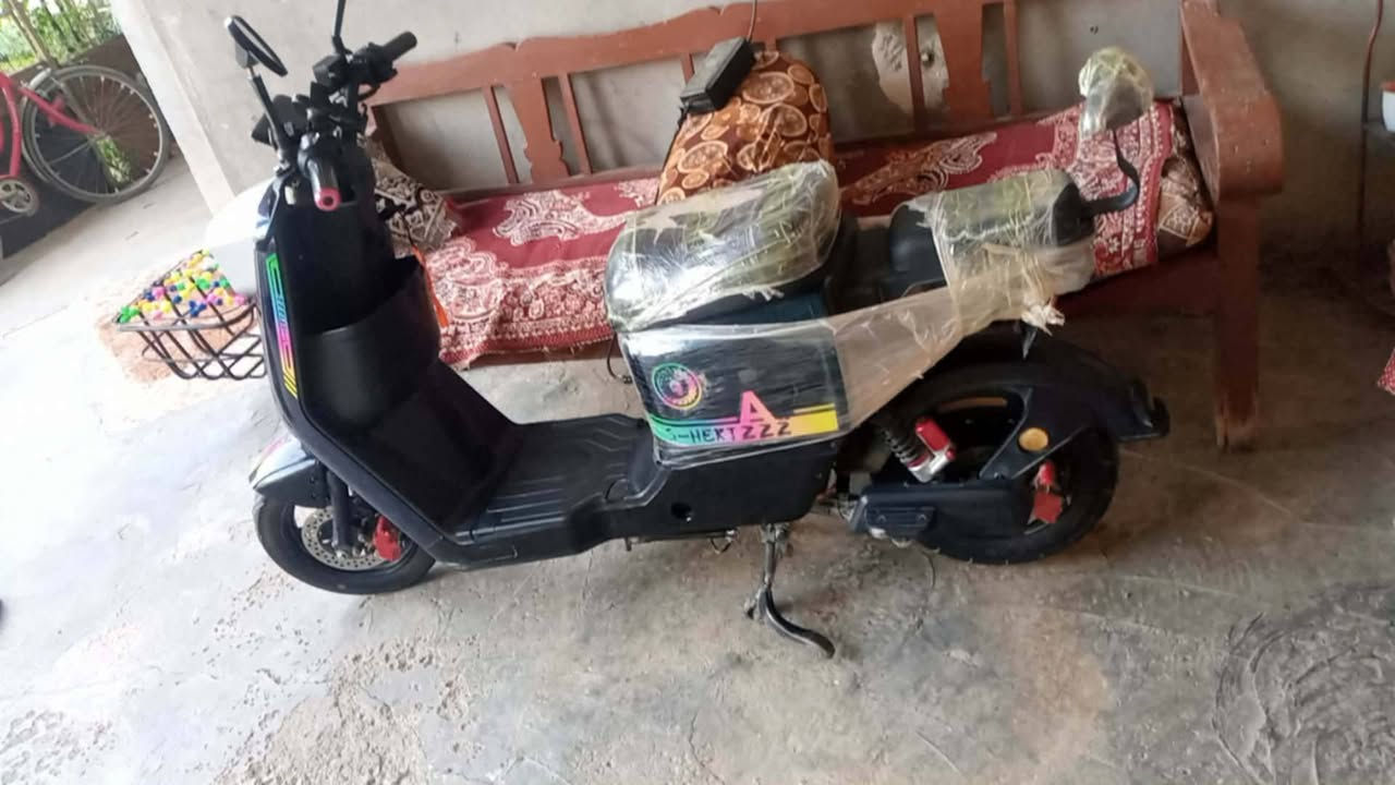 هاي الدراجه للبيع كامله من كلشي السعر 400اوبي مجال العنوان ديالى بعقوبه المفرك رقم ***********
