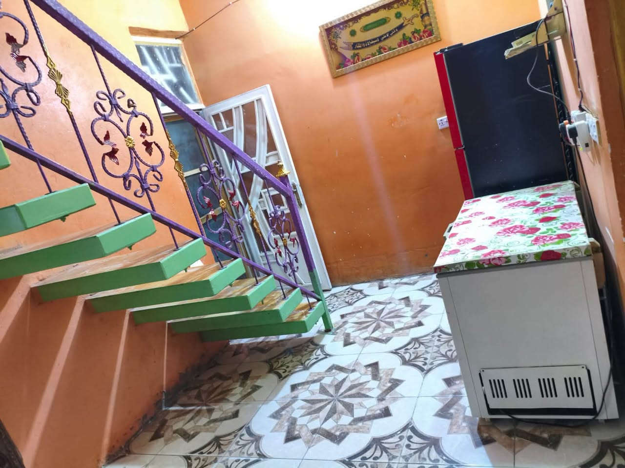 🏡 بيت للبيع – سند 25
📍 الموقع: شارع بيت غضيب – قريب من الجامع
📐 المساحة: 100 م²
📏 الواجهة: 6 متر
📏 النزال: 18 متر
📄 نوع السند: زراعي (سند 25)

🏠 مواصفات البيت:
🔹 يتكون من طابقين
🔸 الطابق الأول:
• استقبال
• هول
• مطبخ
• غرفة نوم
• صحيات داخلية وخارجية
🔸 الطابق الثاني:
• غرفة نوم
• هول
• غرفة إضافية غير مسقفة

✨ المميزات:
✅ موقع هادئ وقريب من الجامع والخدمات
✅ مناسب للسكن العائلي
✅ فرصة جيدة بسعر مناسب

📞 للاستفسار والمعاينة:
***********

🏡 مكتب عقار أهالي المسيب
📍 حي المعلمين الثالثة – قرب جامع محمد الجواد.
