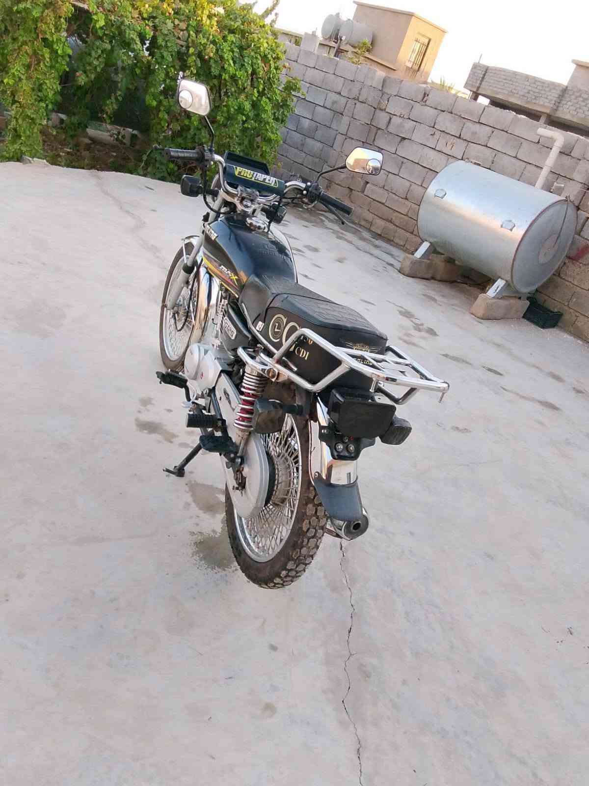 السلام عليكم  موطور سولنك للبيع موديل 24
محرك شرط ما مفتوح كهربأيات كلهن شغالة ما يعوزو كلشي  
المكان الشرقاط الجميله 
السعر 650 
الخاص مفتوح او اتصل ***********
