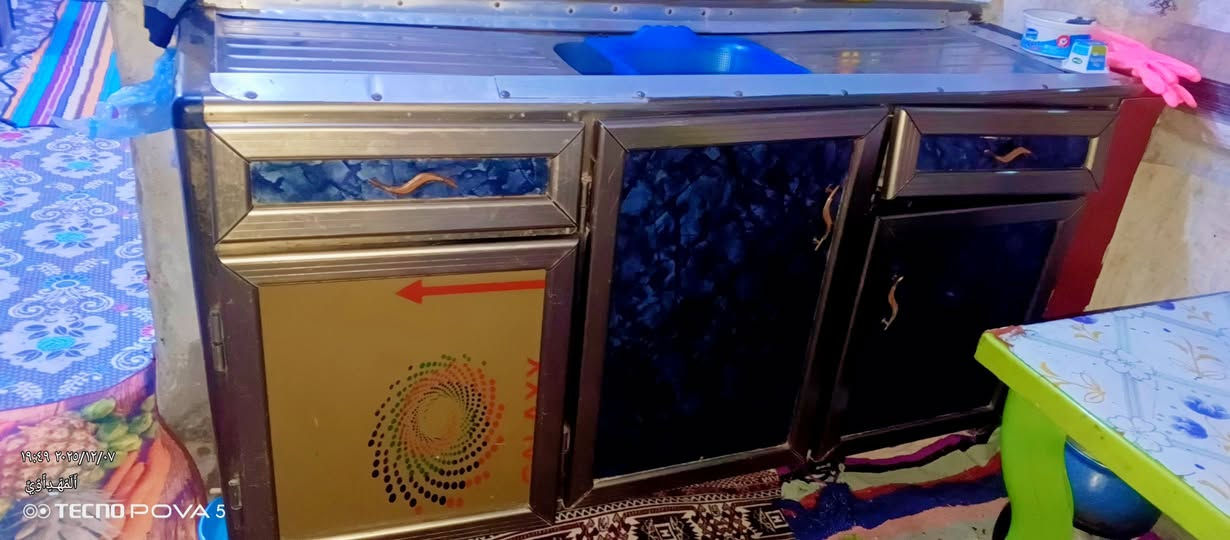 السلام عليكم  كوانتر للبيع 3امتار 3قطع  نضيف بي بس هاي الجراره مكسوره السنك يختلف عنه مكاني جبله شارع المستشفى ***********

نص مكتوب في الصور:
- 19:49 2025/12/07
- المهداوي
- TECNO POVA 5