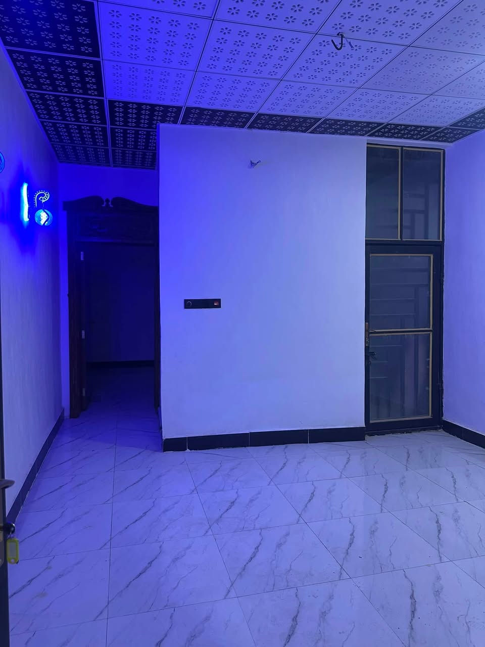 ٥٠ متر جديد كامل من كلشي
حتى السطح مزفت

وماطور ماي 

وخلاطات حمام

وسخان وتانكي

خط مولده

العنوان مقابل ملحق قرية الغدير عمود ٣١٤ بالخط الثاني

علما تبليط من شارع الصب لحد باب البيت

وعرض الشارع ١٢ متر

ب٢٣ مليون

واقساط ١٥ مقدم وكل شهر ٥٠٠ يصير سعره ٢٤

صاحب البيت مباشر

***********
