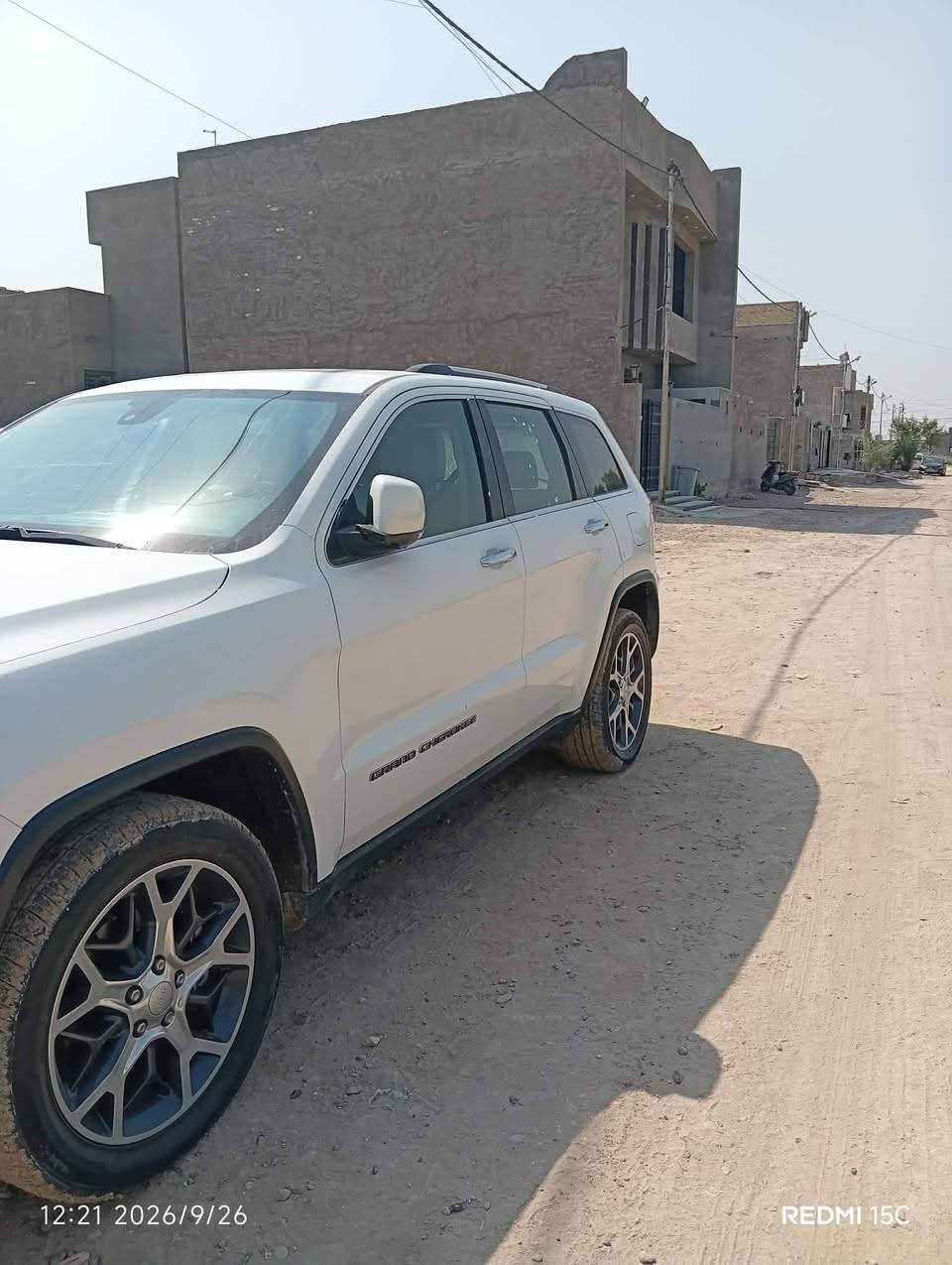 جيب ١٩ خليجي لمتد فول مواصفات مابيها نقص فقط كشن السائق تعبان ماشيه ١٣٠ الف كيلو 
١بأنوراما
٢ حساس أمامي خلفي 
٣ توقف ذاتي
٣تشغيل عن بعد 
٤ دمام ١٨ سماعه
٥ ستيرن كهرباء تدفئه
٦كشن تدفئه تبريد وخزن ميموري
٧ مري شفط وقلاب
٨ جنطه كهرباء
مكينه ٦ سلندر صدر جديد مابيه نقص السعر المطلوب ٢٧٠ التفيده ياخذ عيوني والمانفيده يدعيلنه بالرزق رقم الهاتف *********** 
العنوان بغداد منطقه السلاميات

نص مكتوب في الصور:
- 12:21 2026/9/26 REDMI 15C