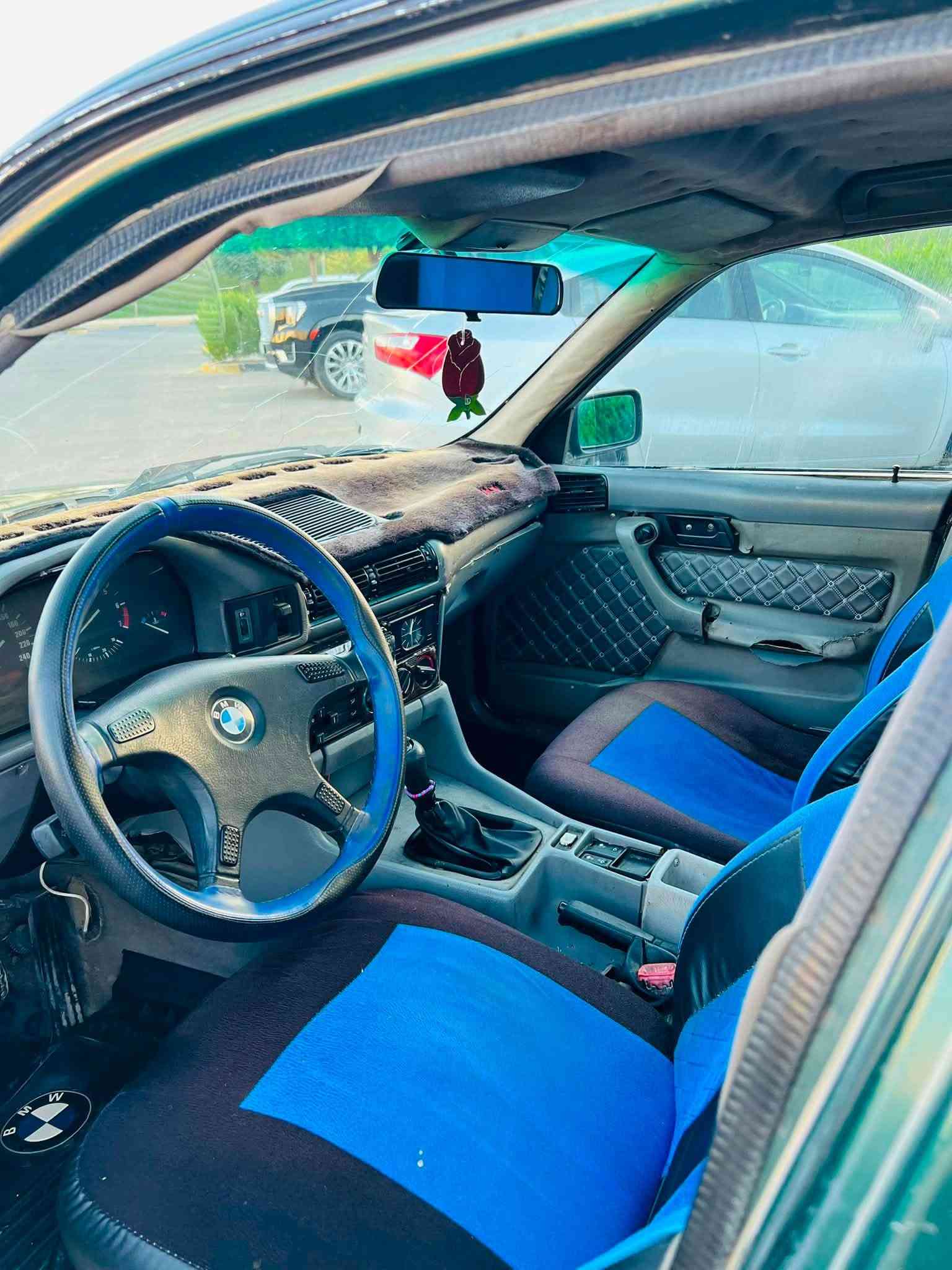 سەرەتا بەناوی خوا ماشاللە لەماڵی هەموو لایەک 
BMWبۆفڕۆشتن 
نموونه يي نيه له جوانيا
مۆدیل 1991 به شه رتي مالي مه ده ني نبيت دزياري نبيت پاره ي كه سي تيا نبيت
مووس وً براوه ش به شه رتت   
مکینە 520  كپس گیڕ عاديه   به شە رتي گيرو مه كينه هه لمي نيه
كاره باهي هه مووگياني ئيش دكات 
دوو جام كاره باهيه  لآيتت زينونه  گيچه  كاني هه مويي ئيش ده كاتت
گه رمي و سيدي هه موو شتيكي مزبوتت 
چوار تايه و ويلي زور باشه
سه ياره كي تا بليت توندوو تووله مالي دوسته 
هيچ ده عمو ليدراوي نيه پيشو دواهي كه پسه
نرخ (( 17گلا معامه له يكي برايانه)) 
***********
***********
