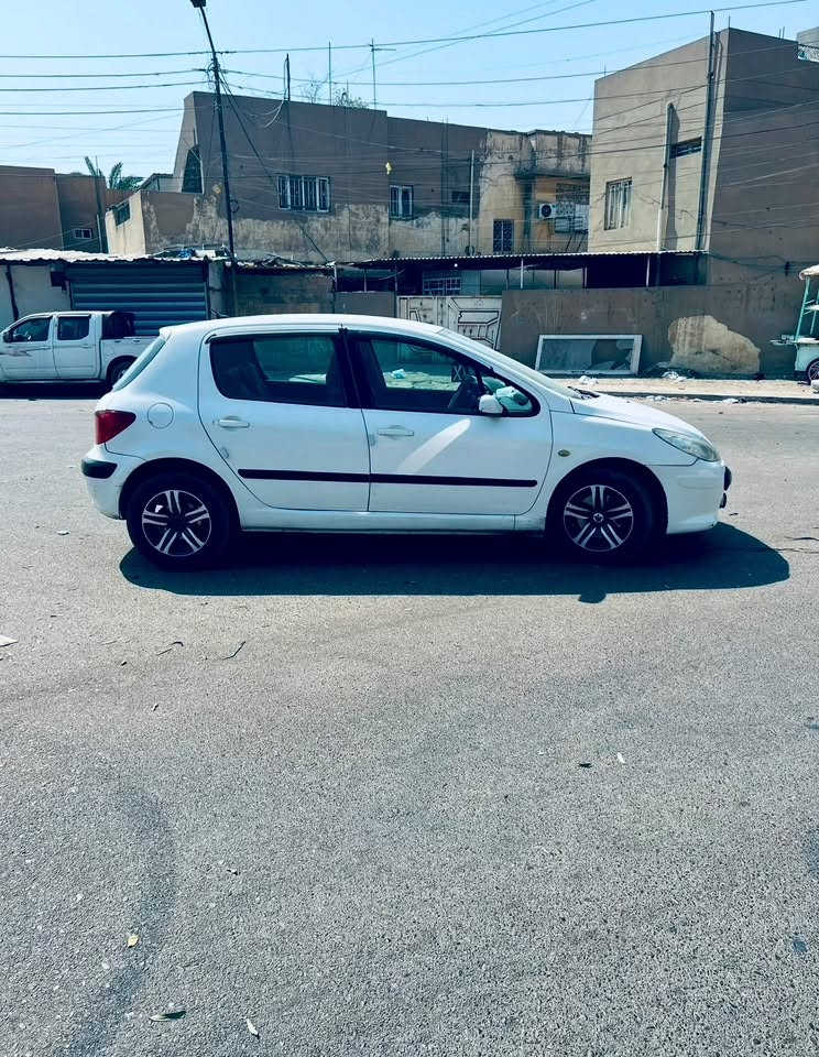 بيجو فرنسي للبيع  كير ومكينه مكفولات  تبريد ثلج سنتر لوك شغال  شاشه اندرويد  تخم تاير كهربائياتهه كلهه شغاله سياره باسمي شرط التحويل مصبوغه عام للجماليه العنوان بغداد المشتل السعر 58 وبيهه مجال للطيبين الشراي يخابرني 
***********

