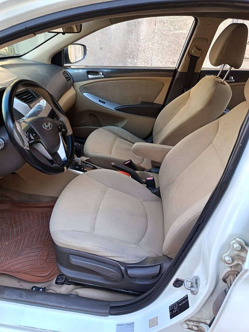 مكانها بغداد العامرية ***********
سلام عليكم اكسنت ٢٠١٣ مكفولة بيها بارد شي قليل تعال شوفها واقتنع واخذها ب العافية رقم بغداد السعر ٨٨ بيها مجال بسيط

